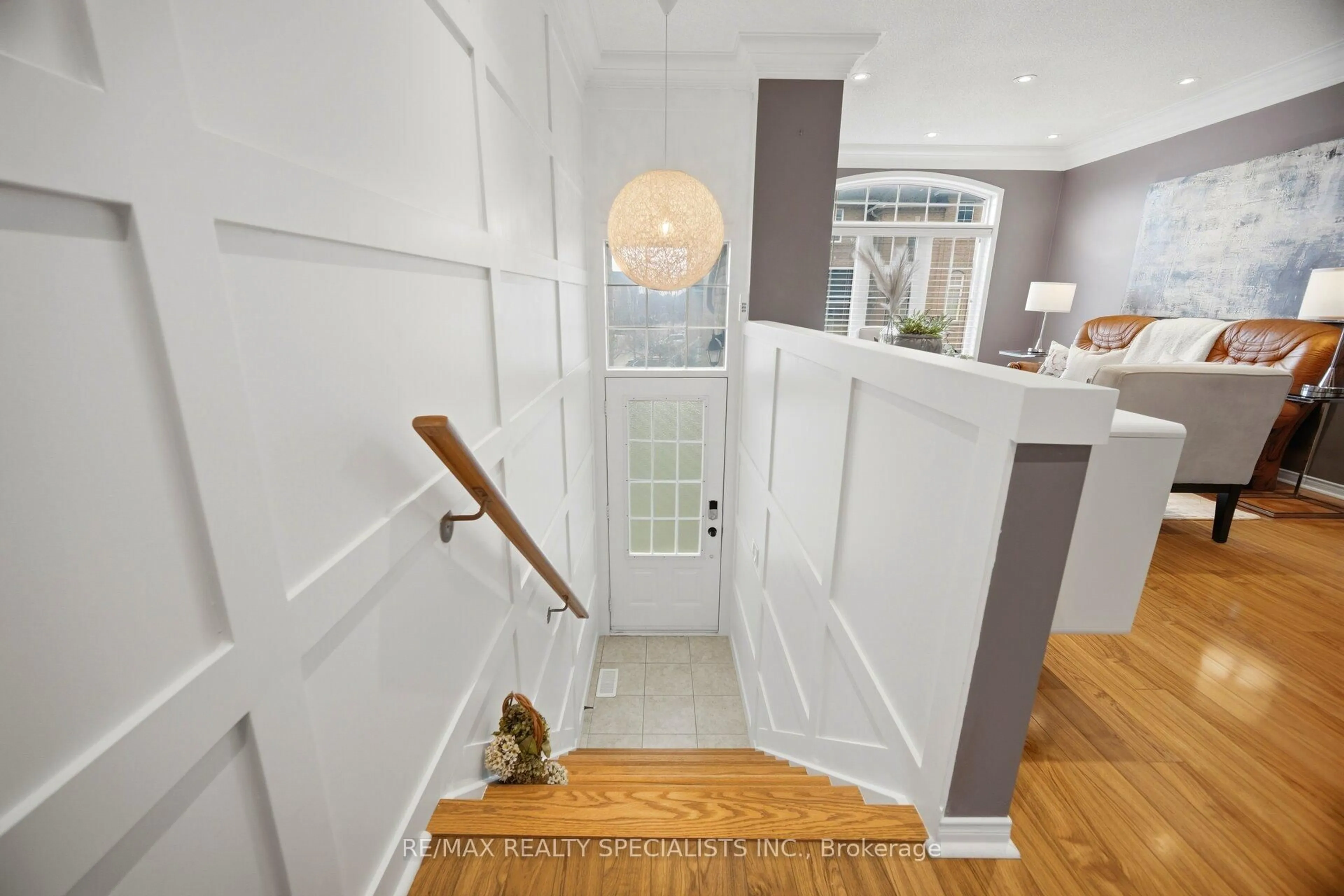 Indoor entryway for 3378 Redpath Circ, Mississauga Ontario L5N 8R1