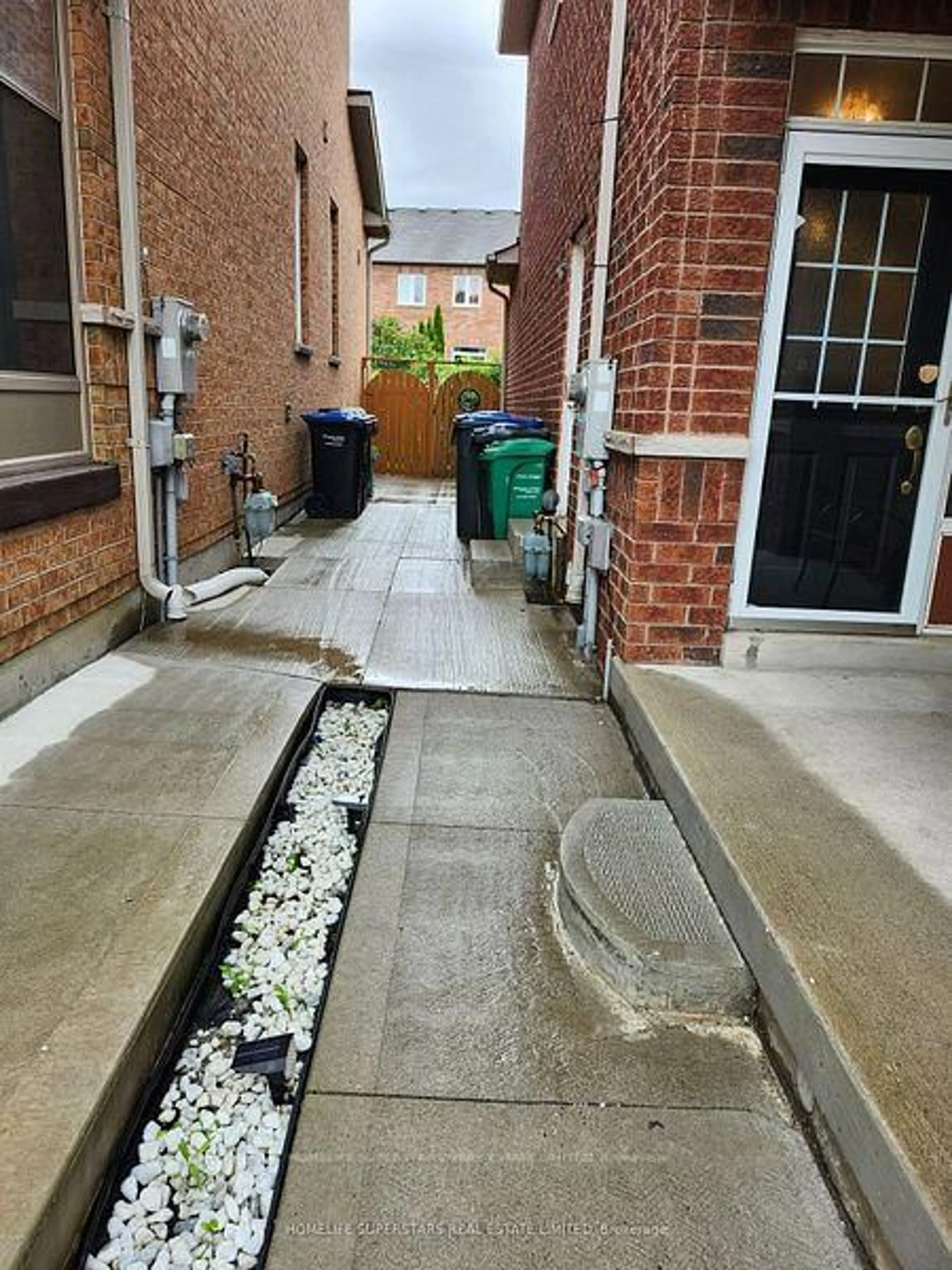 Patio, street for 13 Rocky Point Cres, Brampton Ontario L6V 4R7