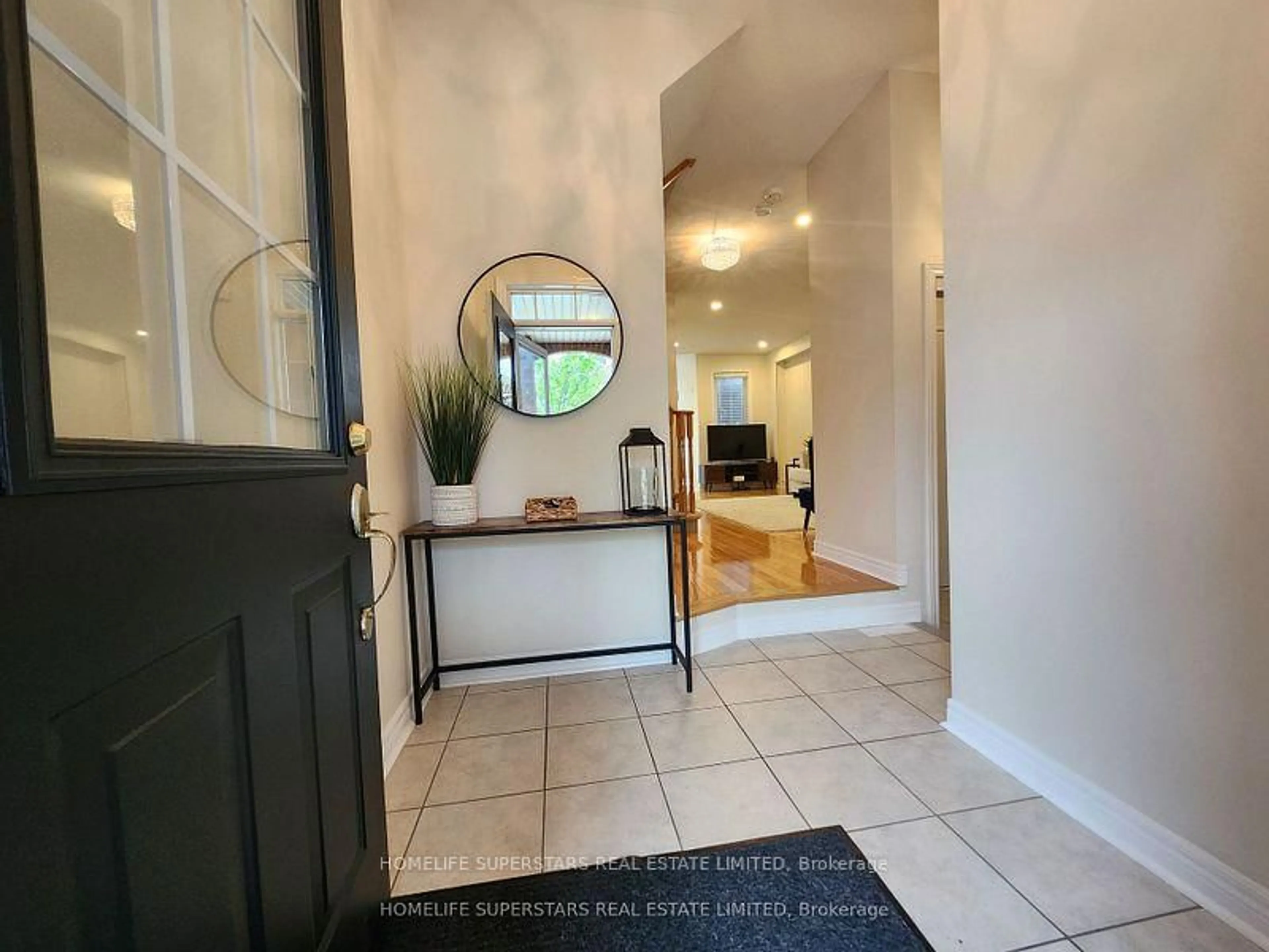 Indoor entryway for 13 Rocky Point Cres, Brampton Ontario L6V 4R7