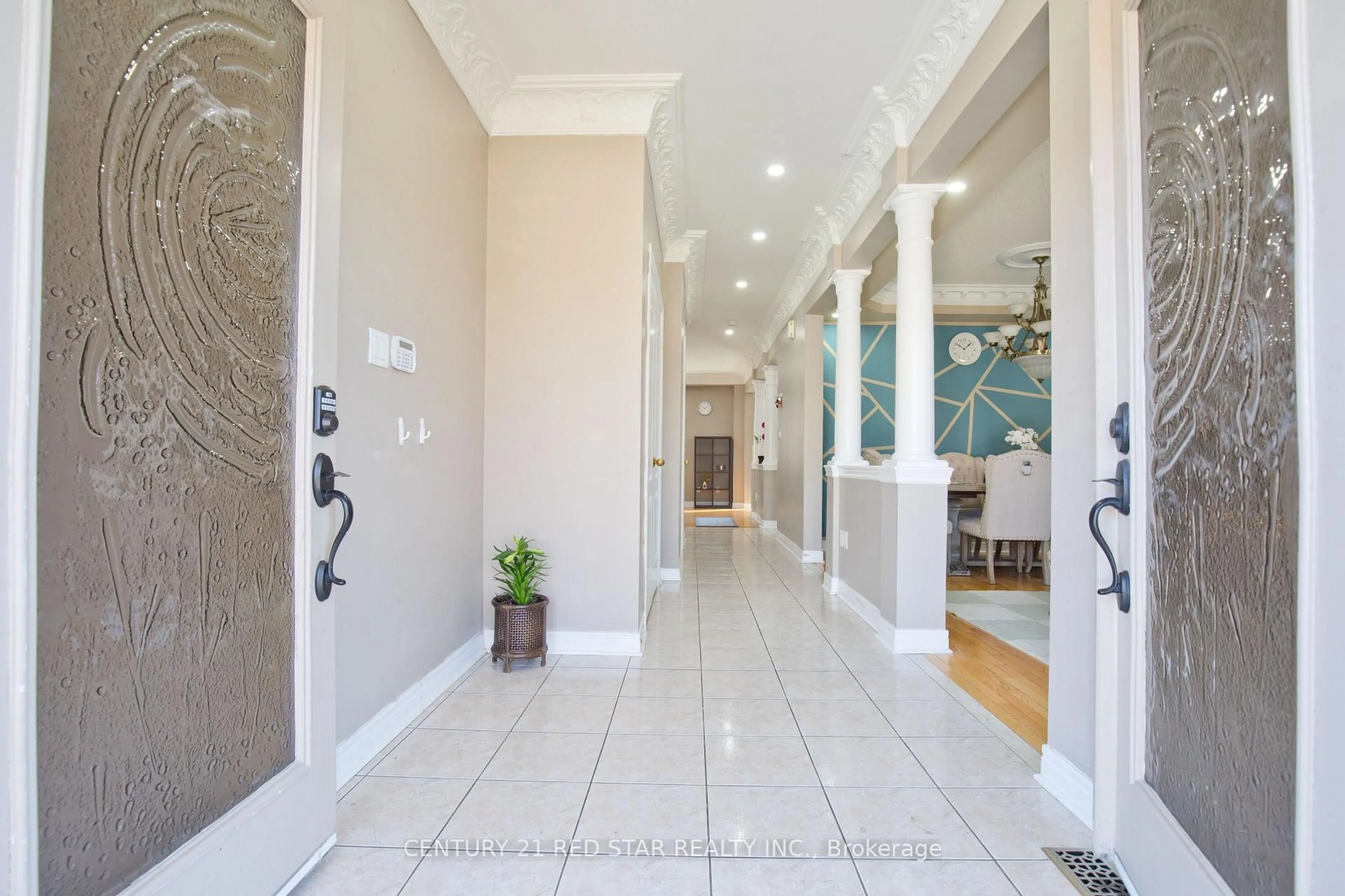 Indoor foyer for 3 Okanagan Dr, Brampton Ontario L6R 2X1