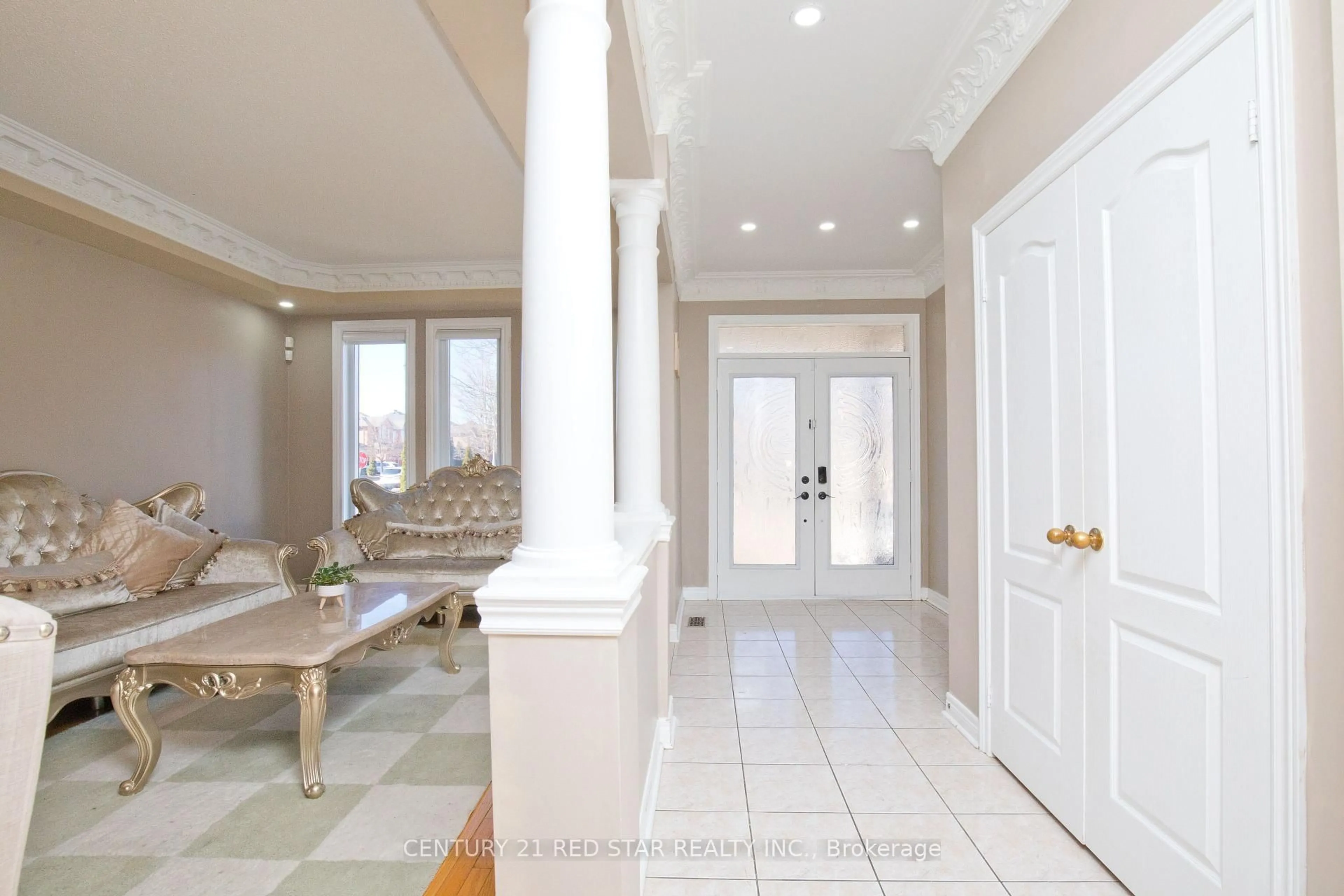 Indoor entryway for 3 Okanagan Dr, Brampton Ontario L6R 2X1