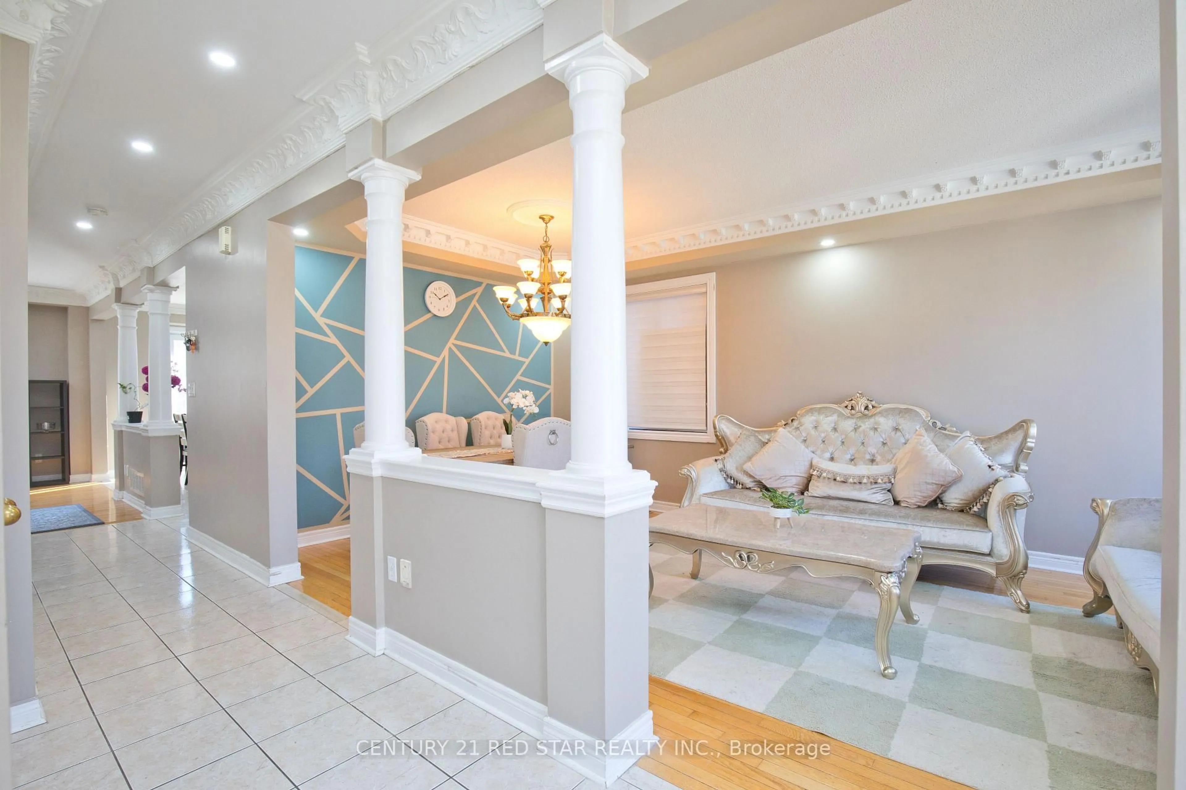 Indoor foyer for 3 Okanagan Dr, Brampton Ontario L6R 2X1