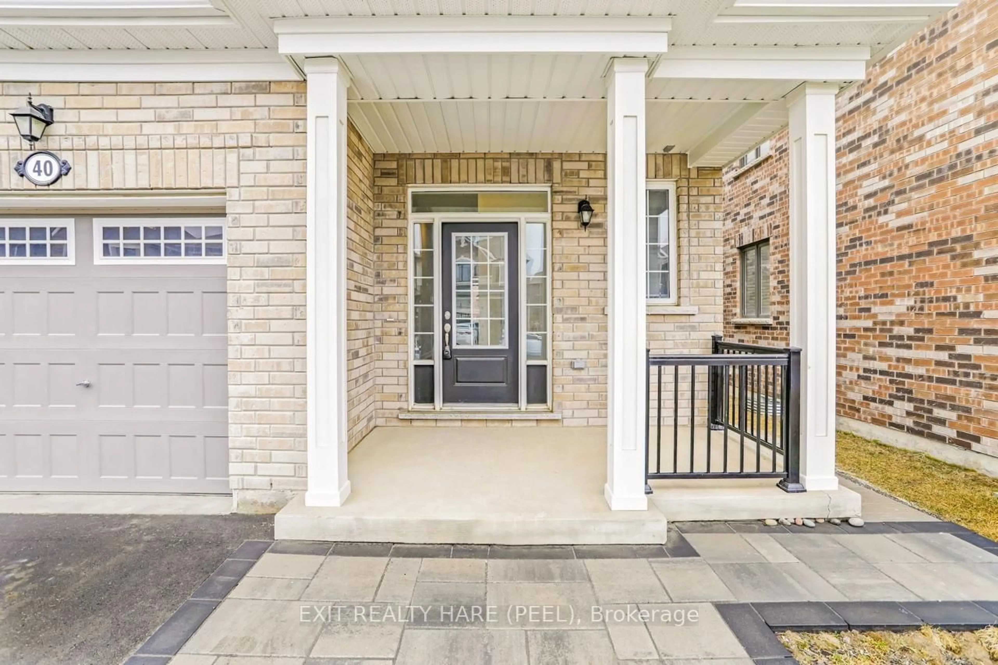 Indoor entryway for 40 Speckled Alder St, Caledon Ontario L7C 3H1