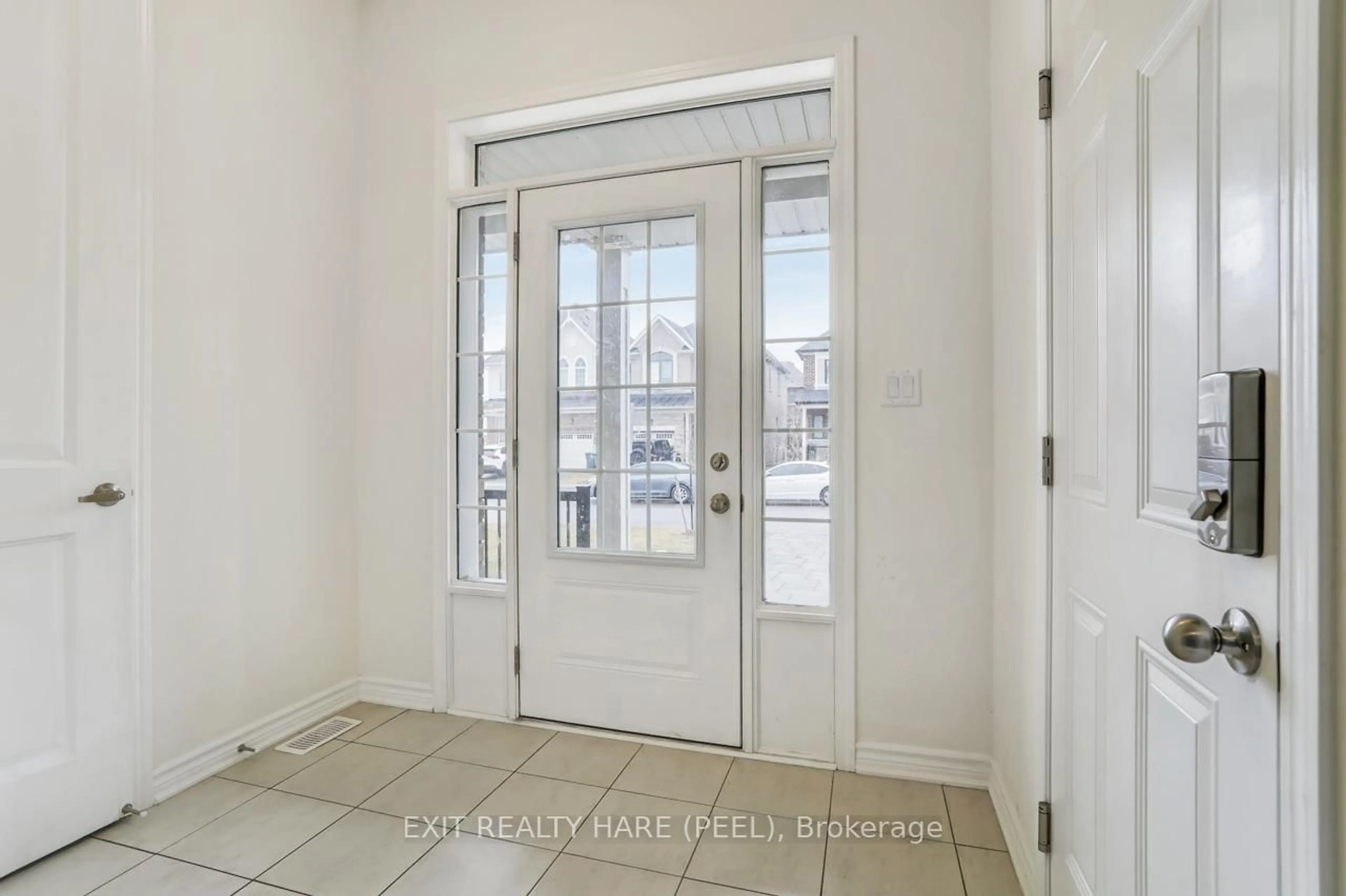 Indoor entryway for 40 Speckled Alder St, Caledon Ontario L7C 3H1