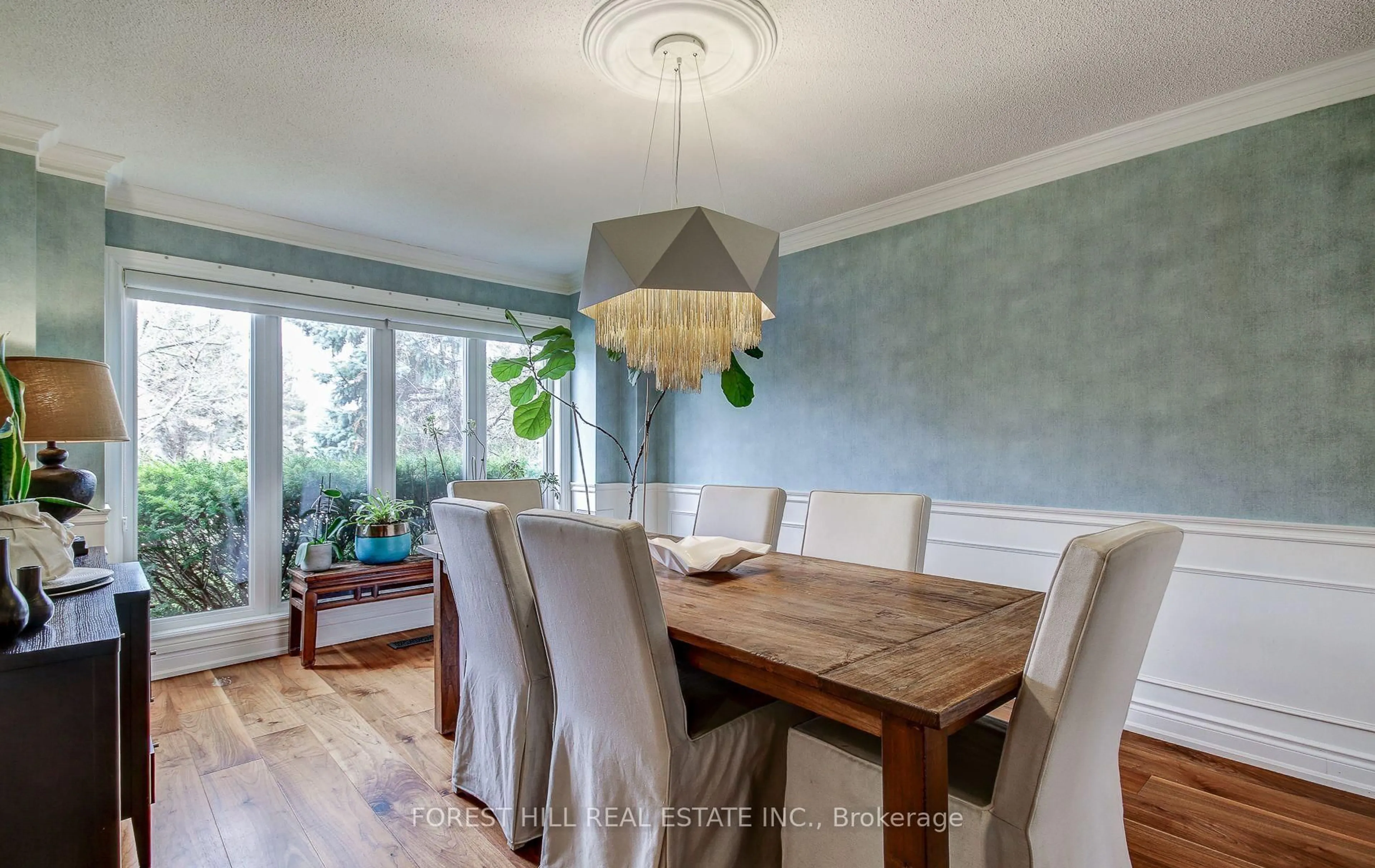 Dining room, wood/laminate floor for 1260 Mapleridge Cres, Oakville Ontario L6M 2H1