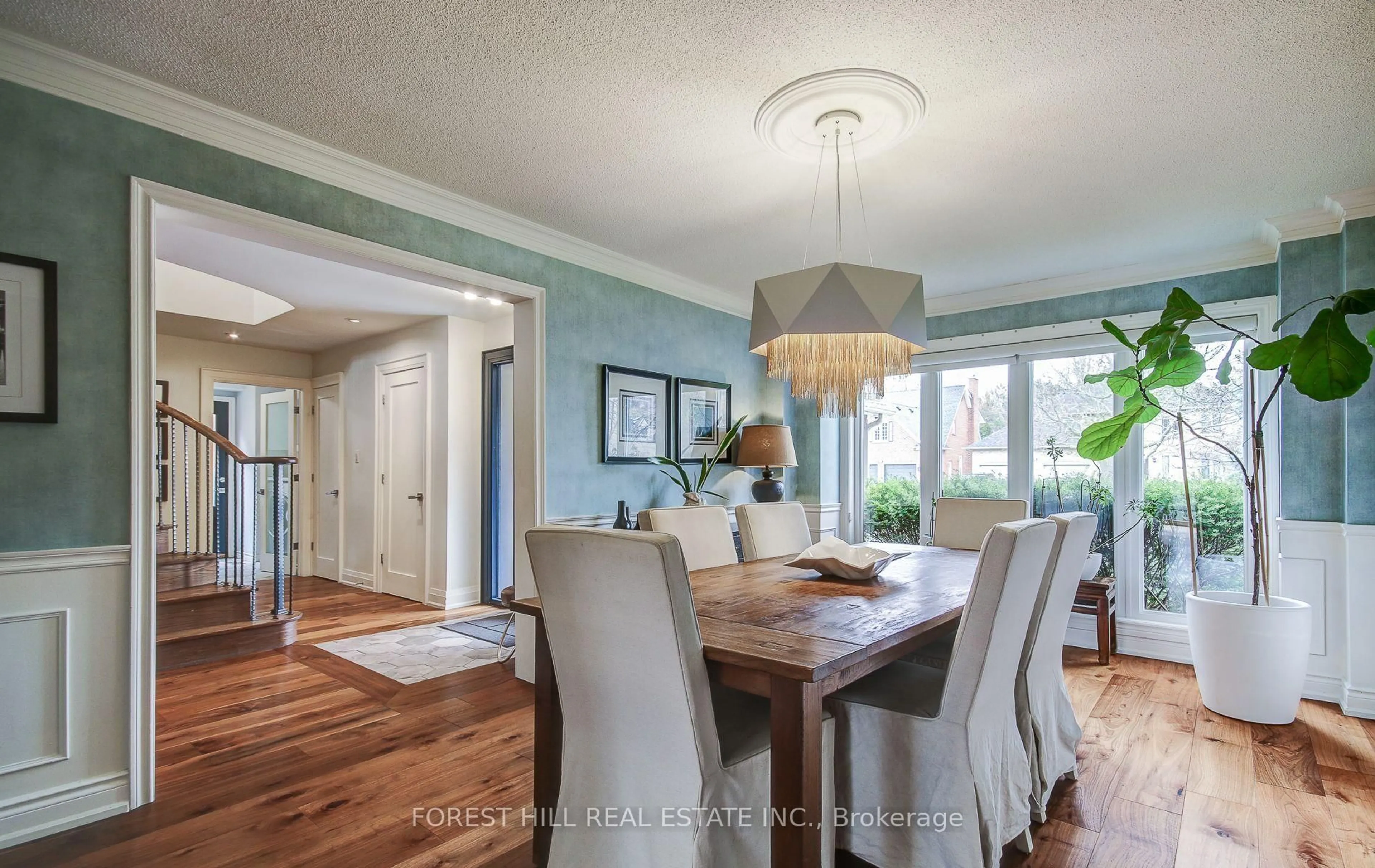 Dining room, wood/laminate floor for 1260 Mapleridge Cres, Oakville Ontario L6M 2H1