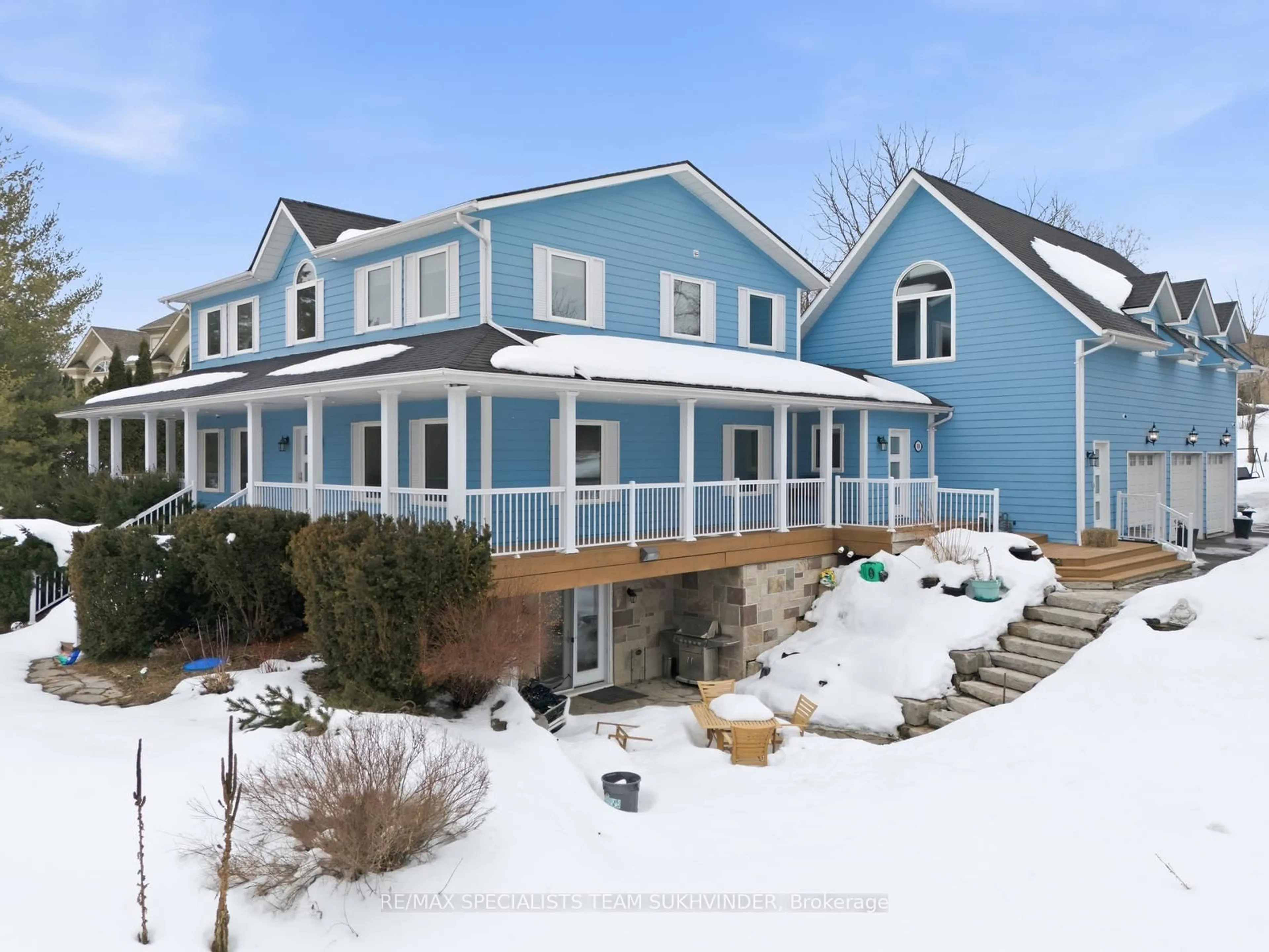 Home with vinyl exterior material, unknown for 10 Isabella St, Caledon Ontario L7C 1N7