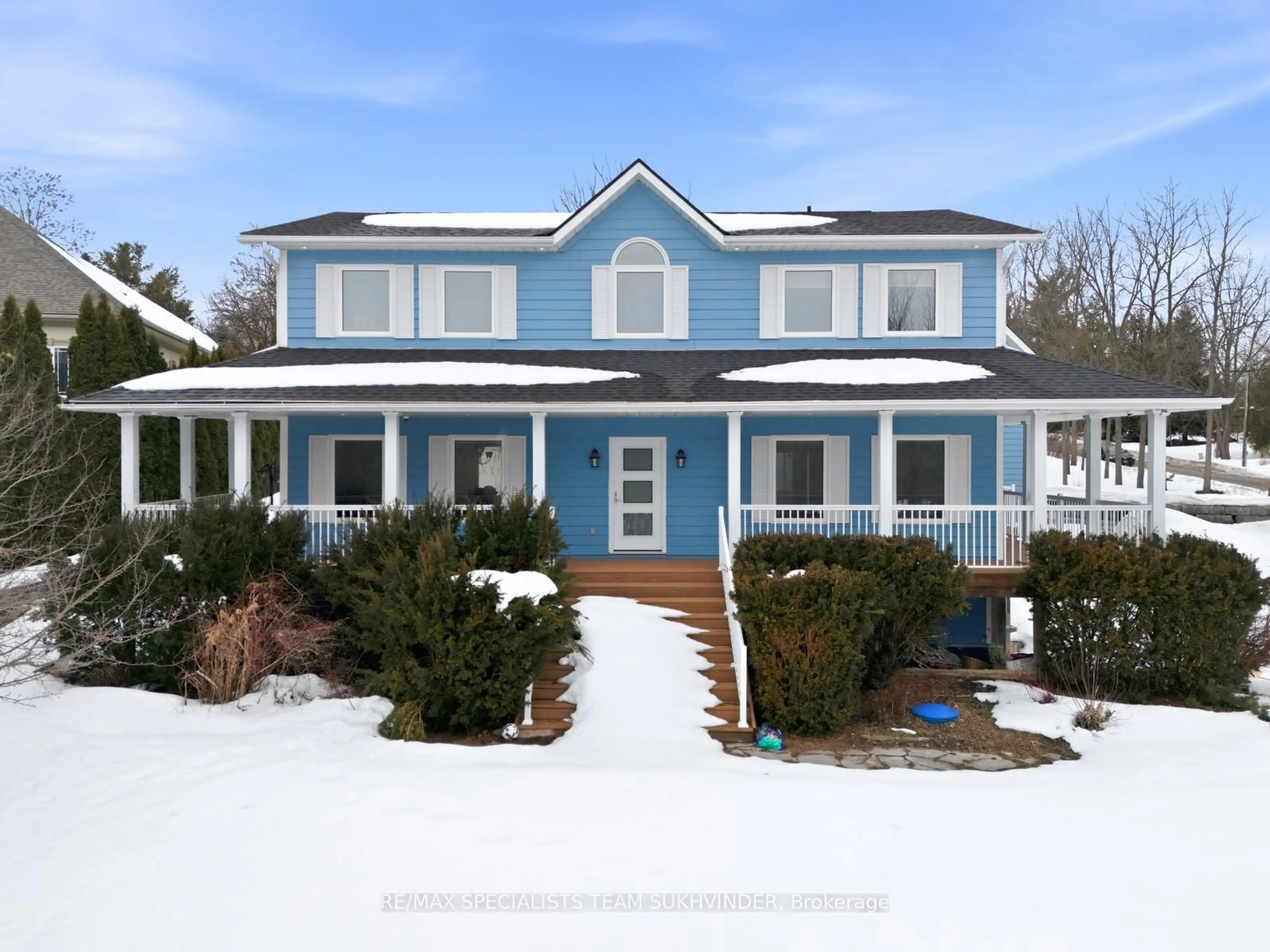 Home with vinyl exterior material, unknown for 10 Isabella St, Caledon Ontario L7C 1N7