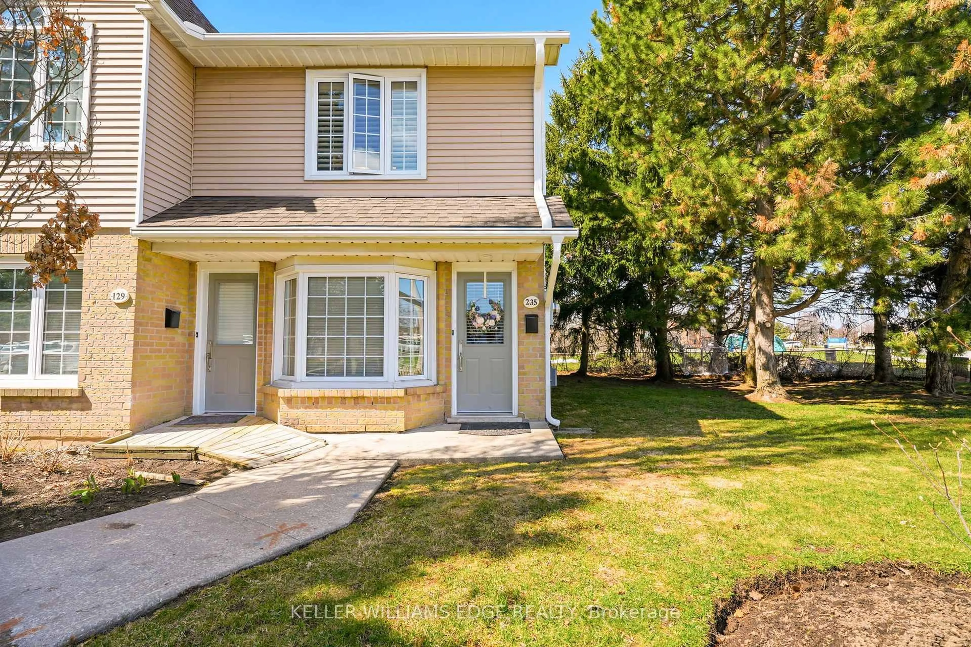 Home with vinyl exterior material, street for 2110 Cleaver Ave #235, Burlington Ontario L7M 3Z4