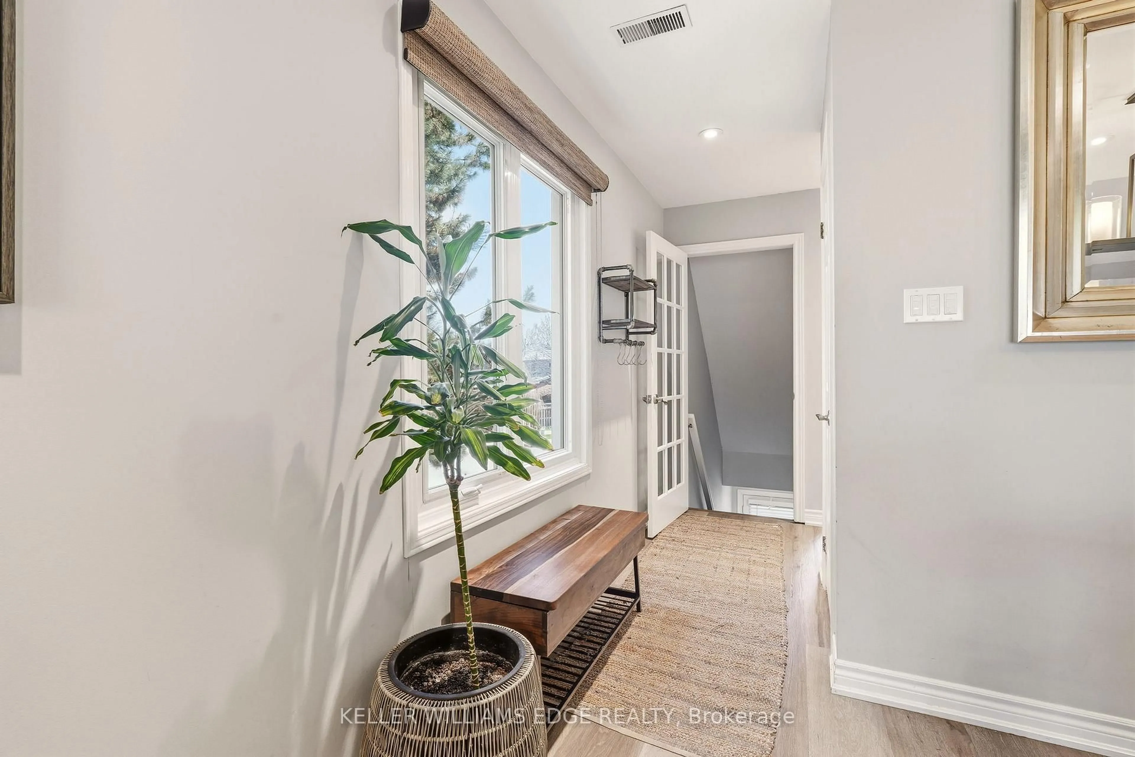 Indoor entryway for 2110 Cleaver Ave #235, Burlington Ontario L7M 3Z4