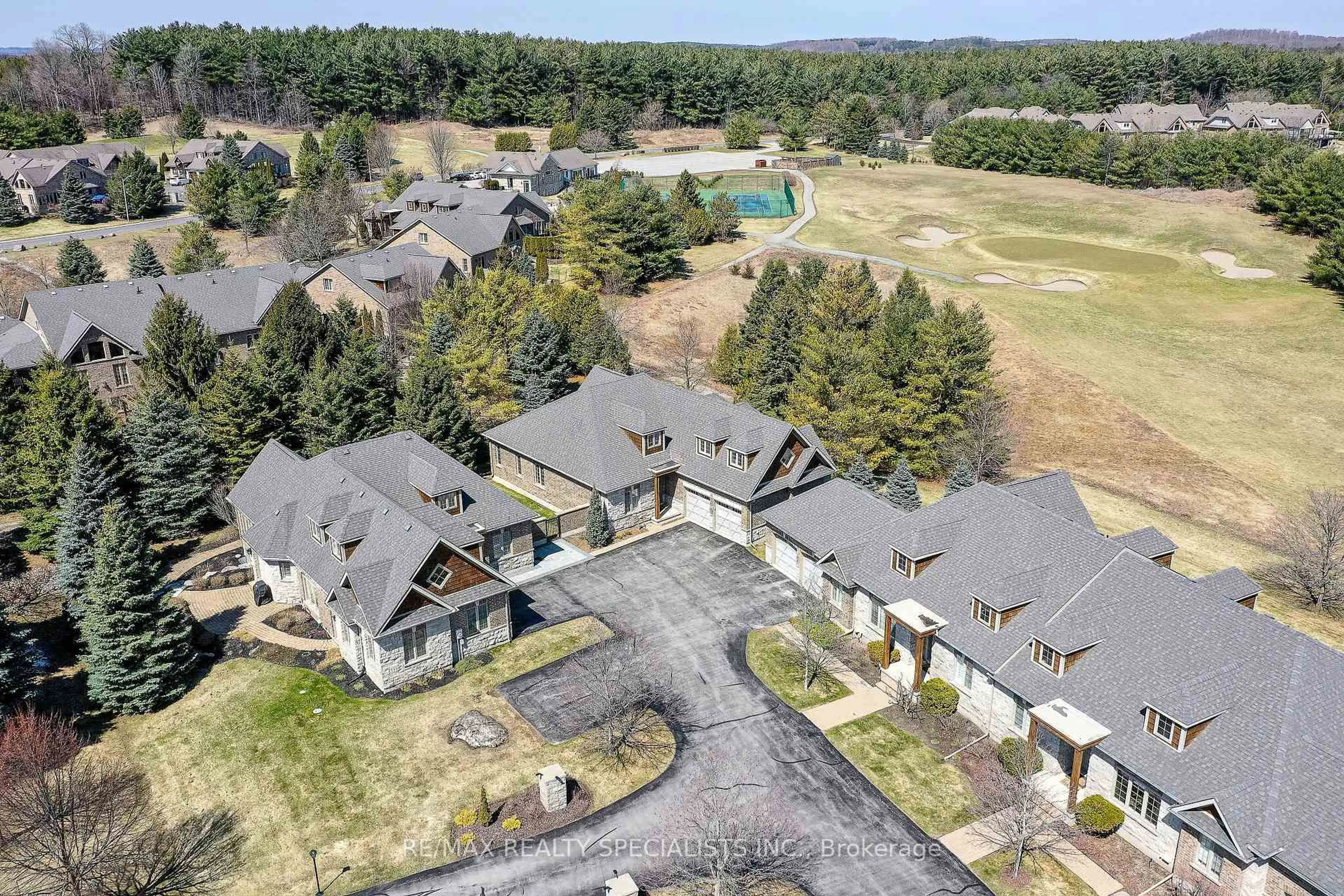 A pic from outside/outdoor area/front of a property/back of a property/a pic from drone, mountain view for 3 Reddington Dr #2, Caledon Ontario L7E 4C4