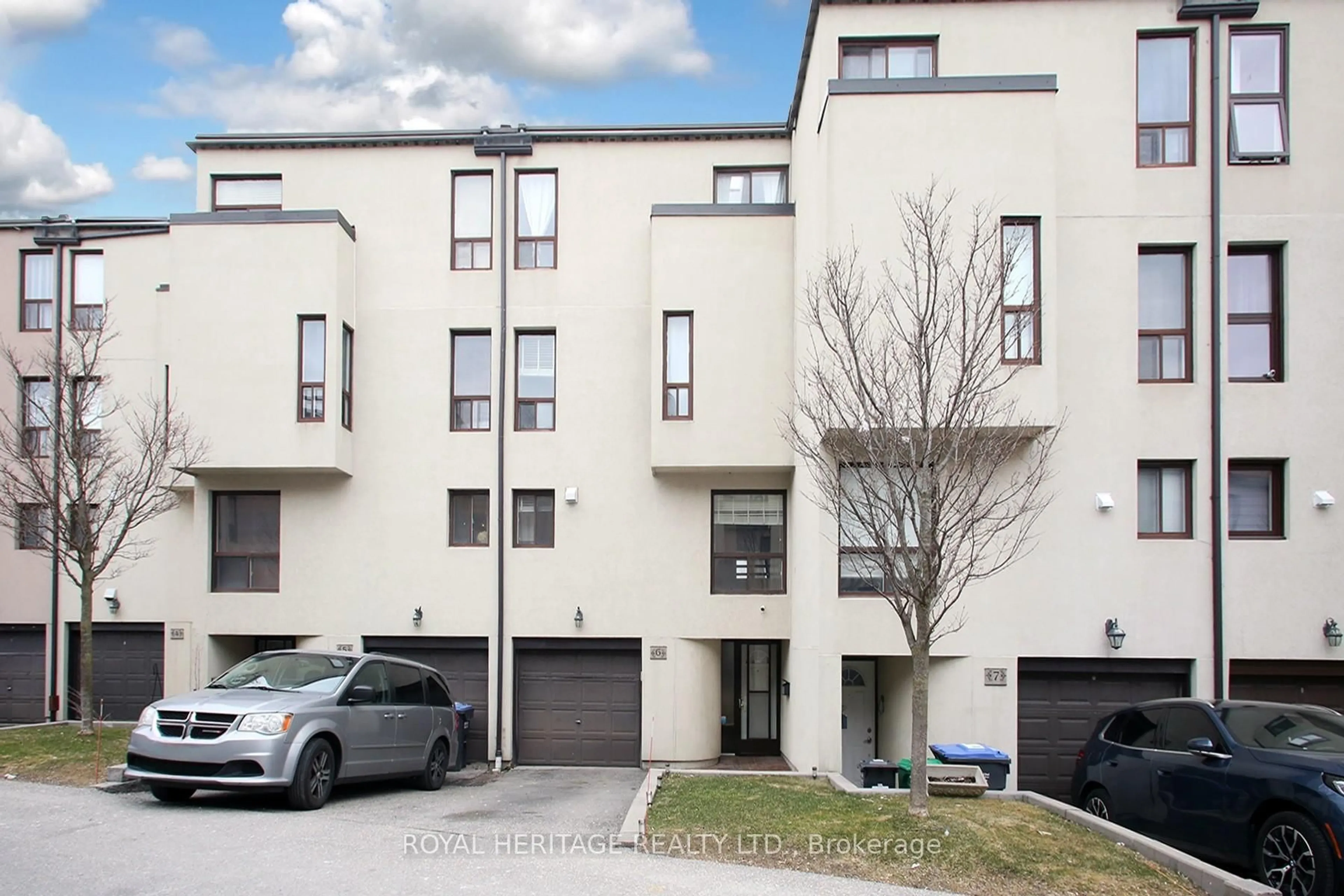 A pic from outside/outdoor area/front of a property/back of a property/a pic from drone, street for 24 Reid Dr #6, Mississauga Ontario L5M 2A6