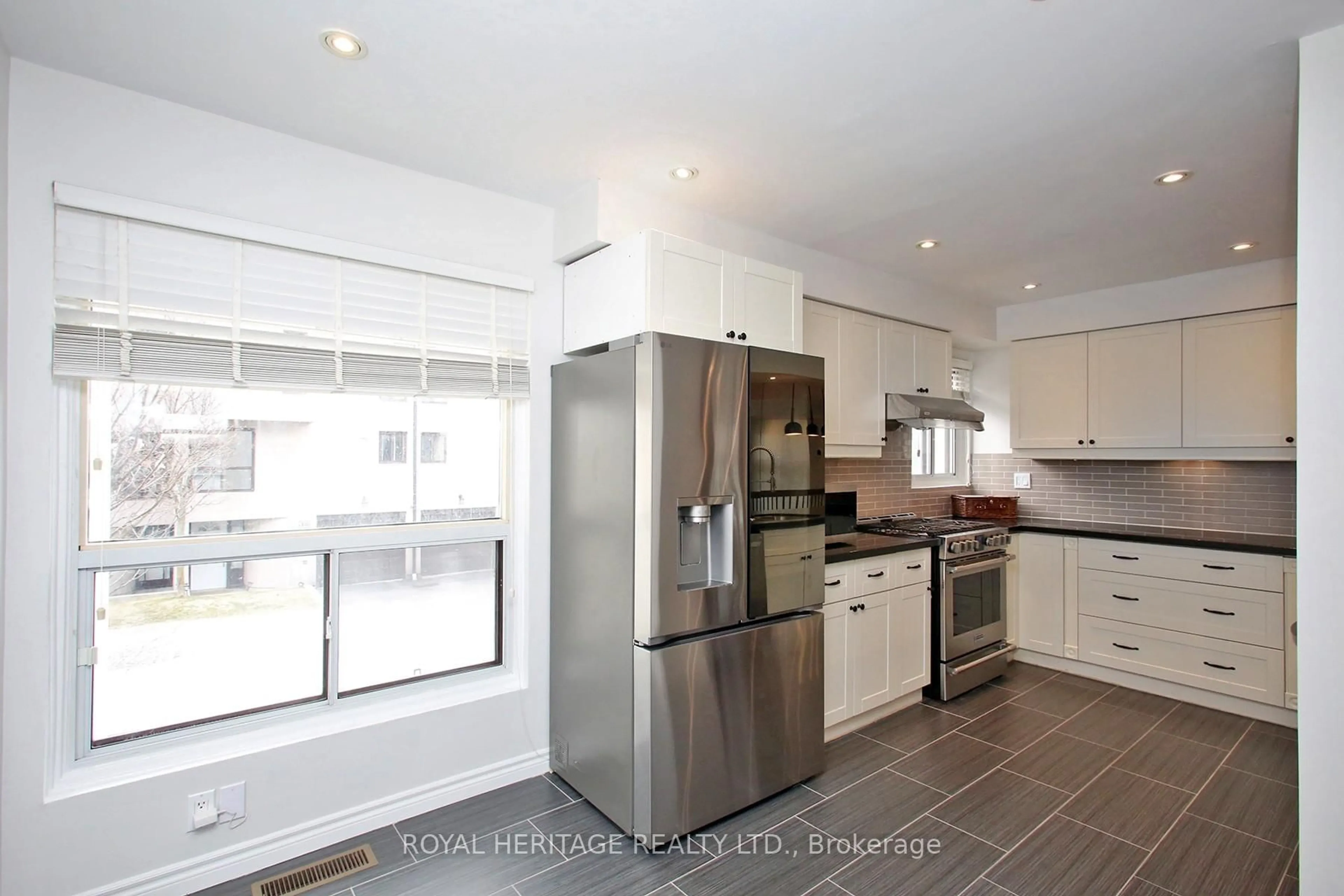 Unknown for 24 Reid Dr #6, Mississauga Ontario L5M 2A6