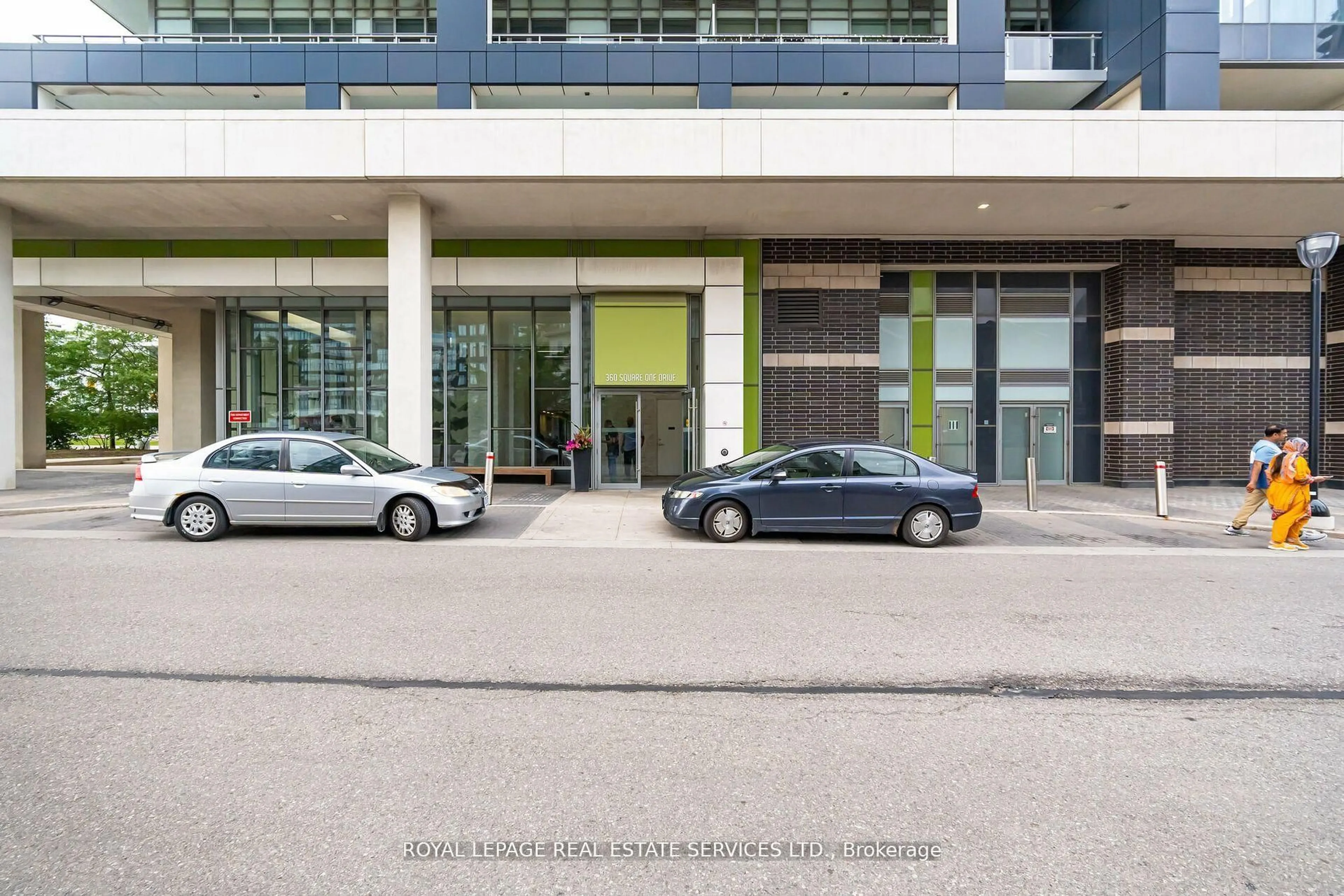 Indoor foyer for 360 Square One Dr #602, Mississauga Ontario L5B 0E6