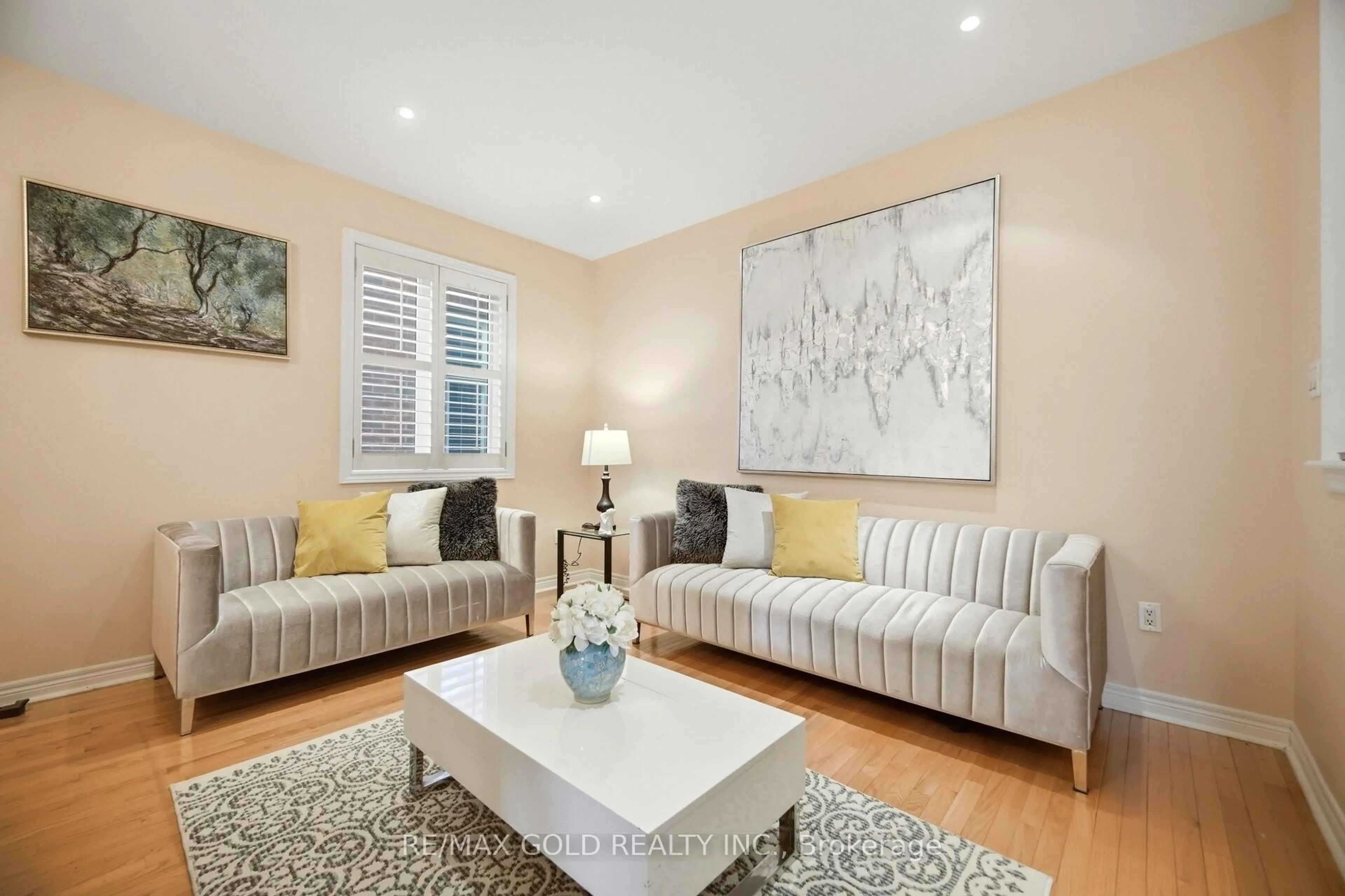 Living room with furniture, unknown for 48 Valleyside Tr, Brampton Ontario L6P 2G4