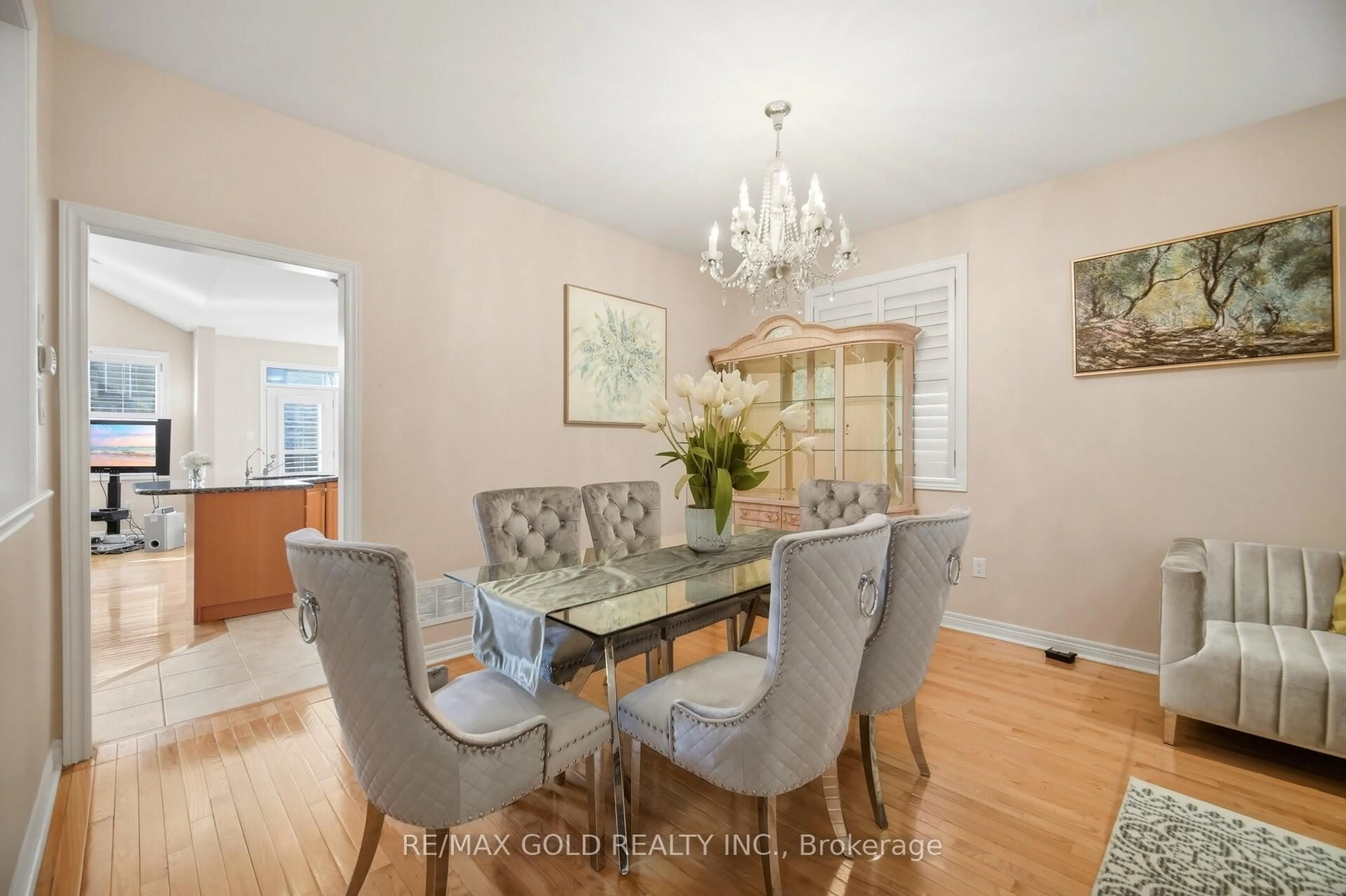 Dining room, wood/laminate floor for 48 Valleyside Tr, Brampton Ontario L6P 2G4