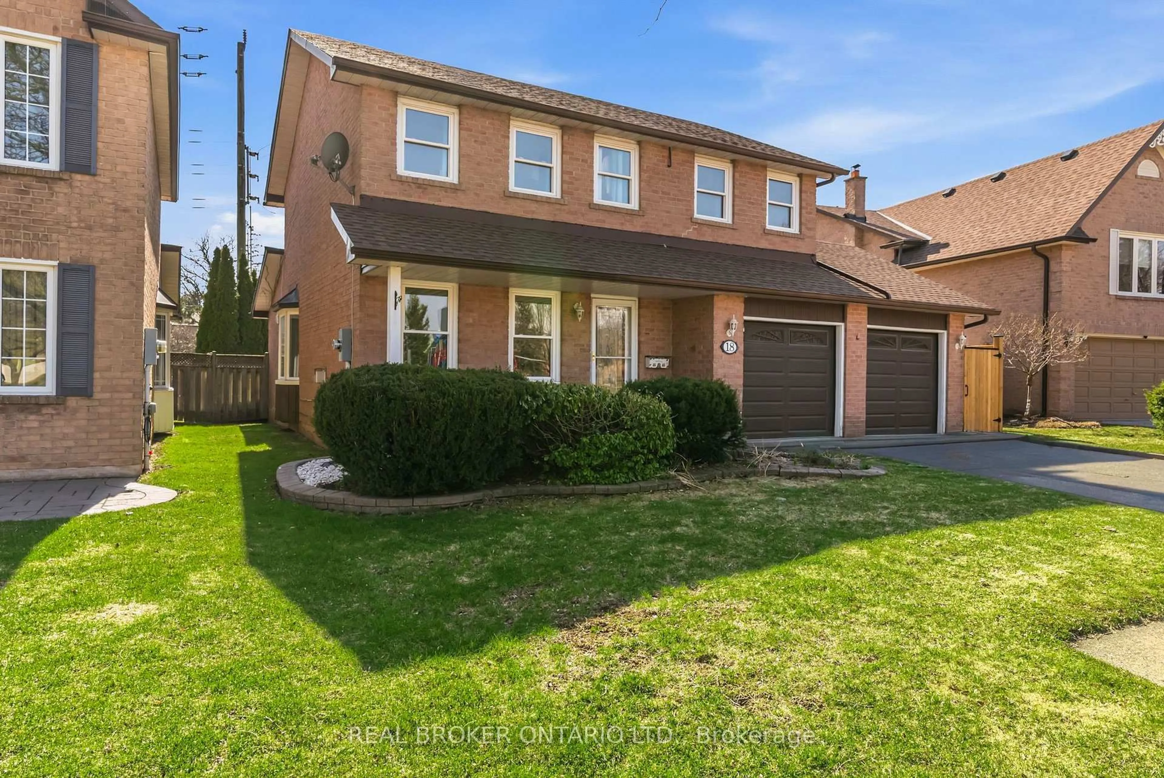 Home with brick exterior material, street for 18 Cotswold Crt, Halton Hills Ontario L7G 5E5