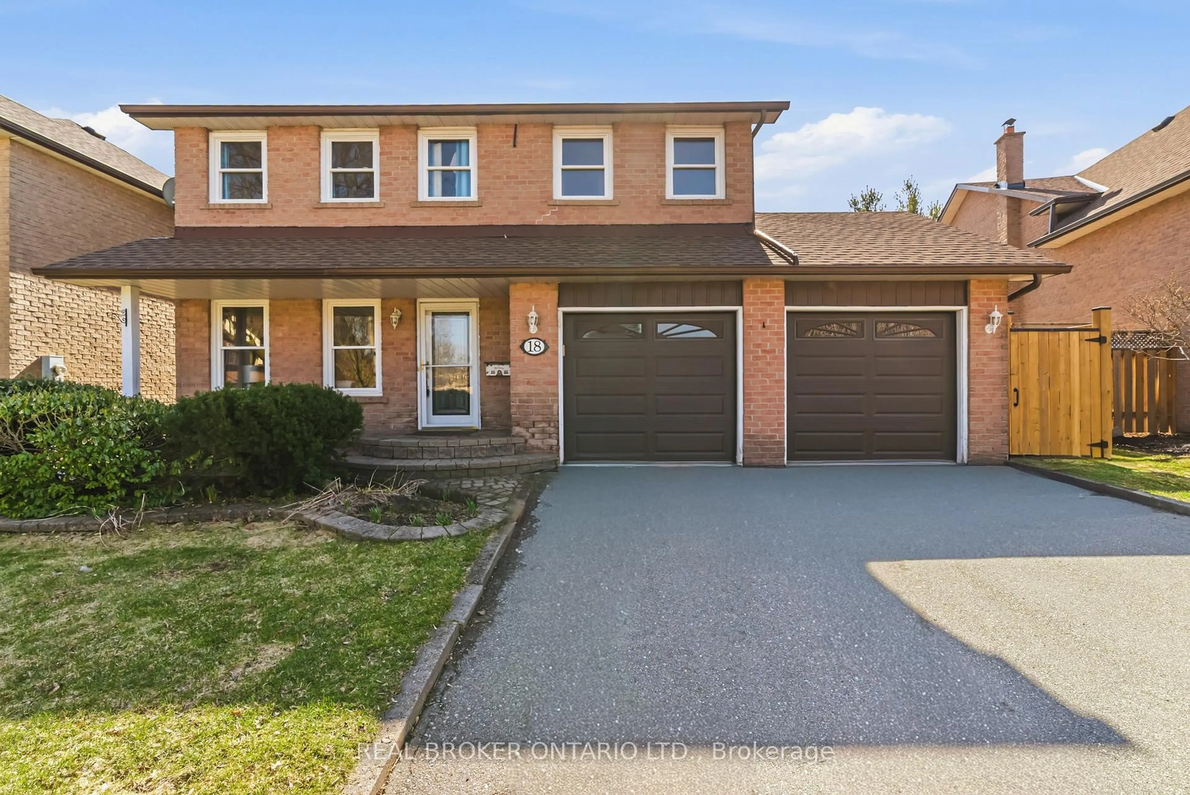 Home with brick exterior material, street for 18 Cotswold Crt, Halton Hills Ontario L7G 5E5