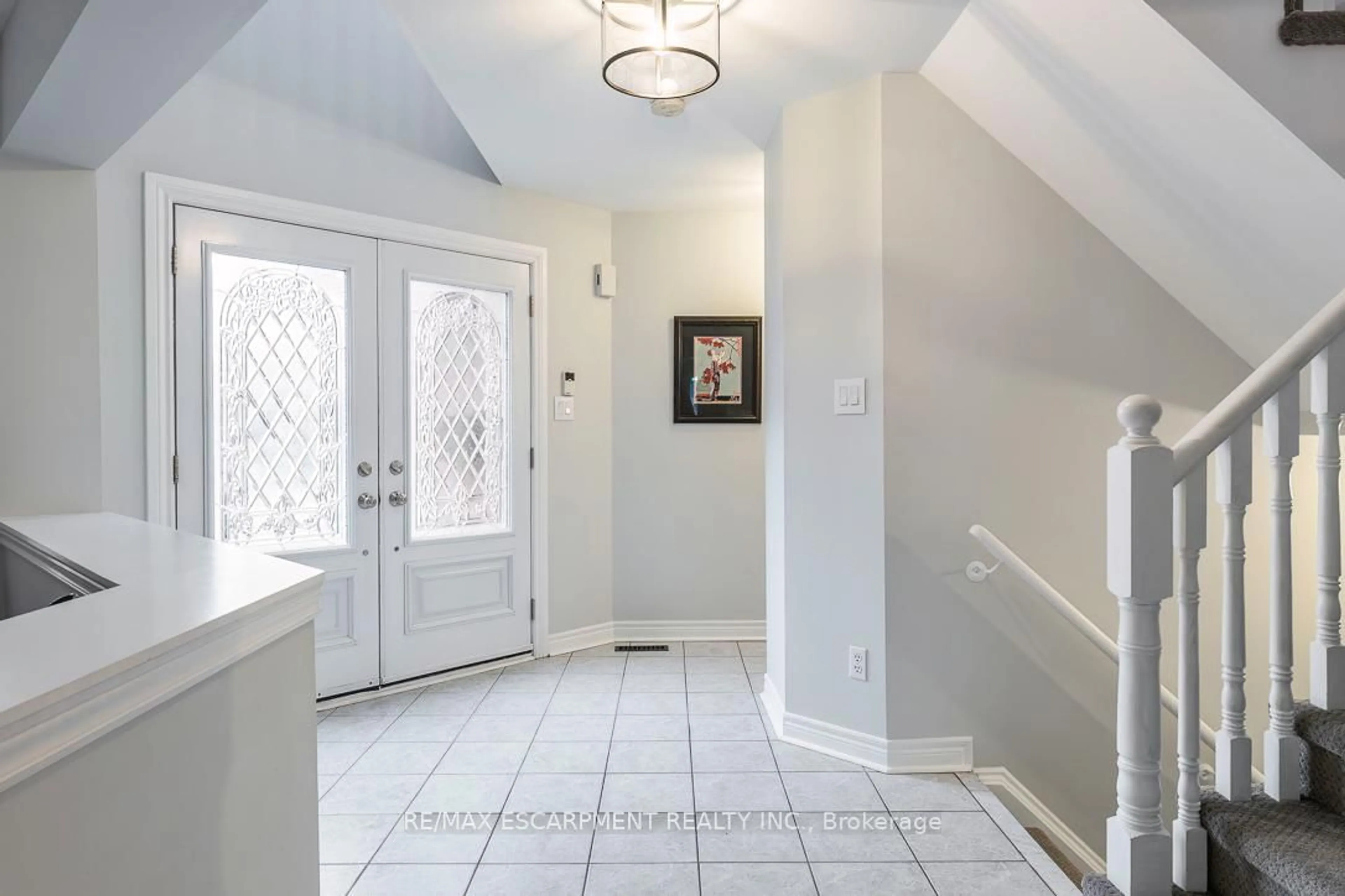 Indoor entryway for 5360 Landsborough Ave, Mississauga Ontario L5R 3X1