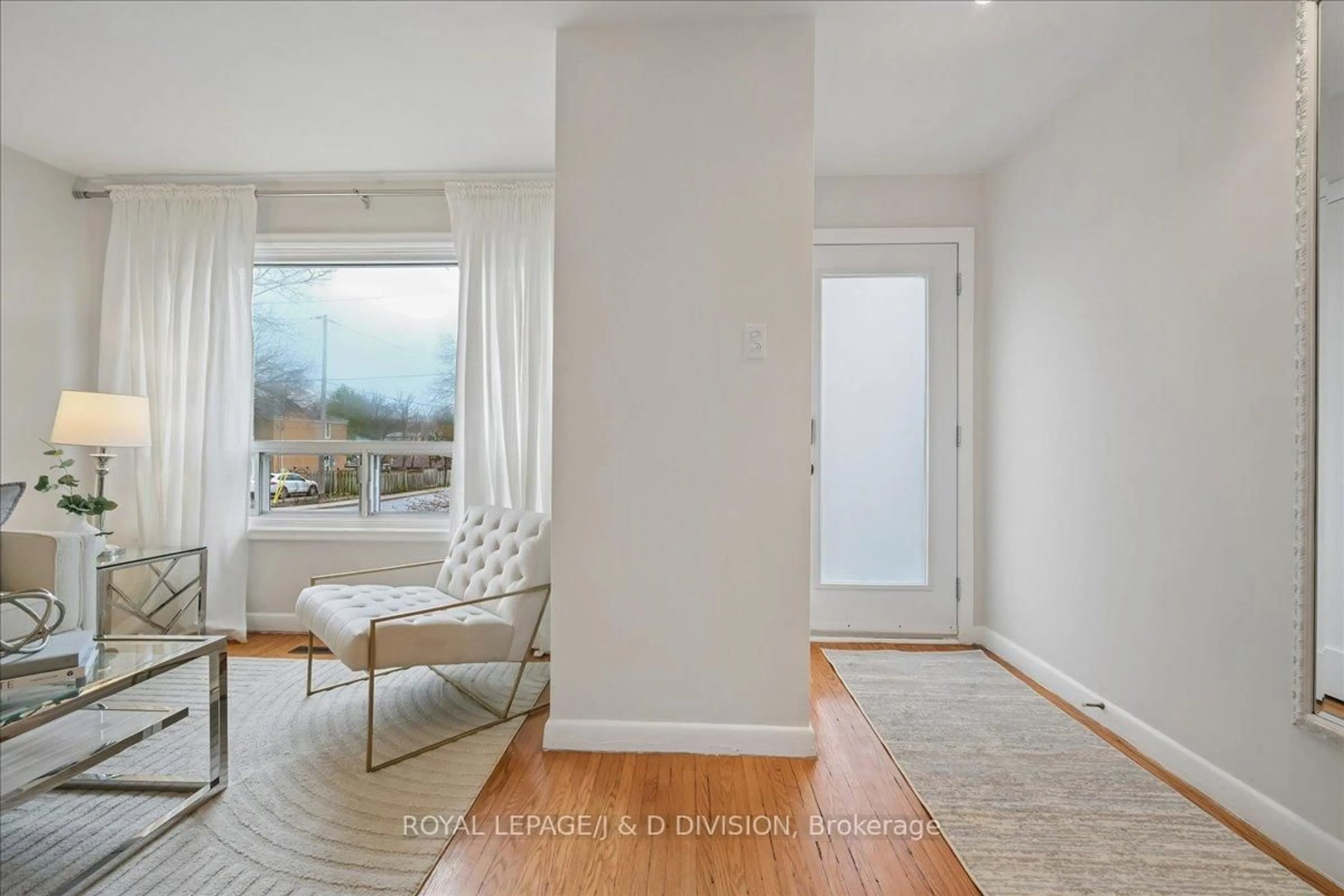 Indoor entryway for 51 Skylark Rd, Toronto Ontario M6S 4M5