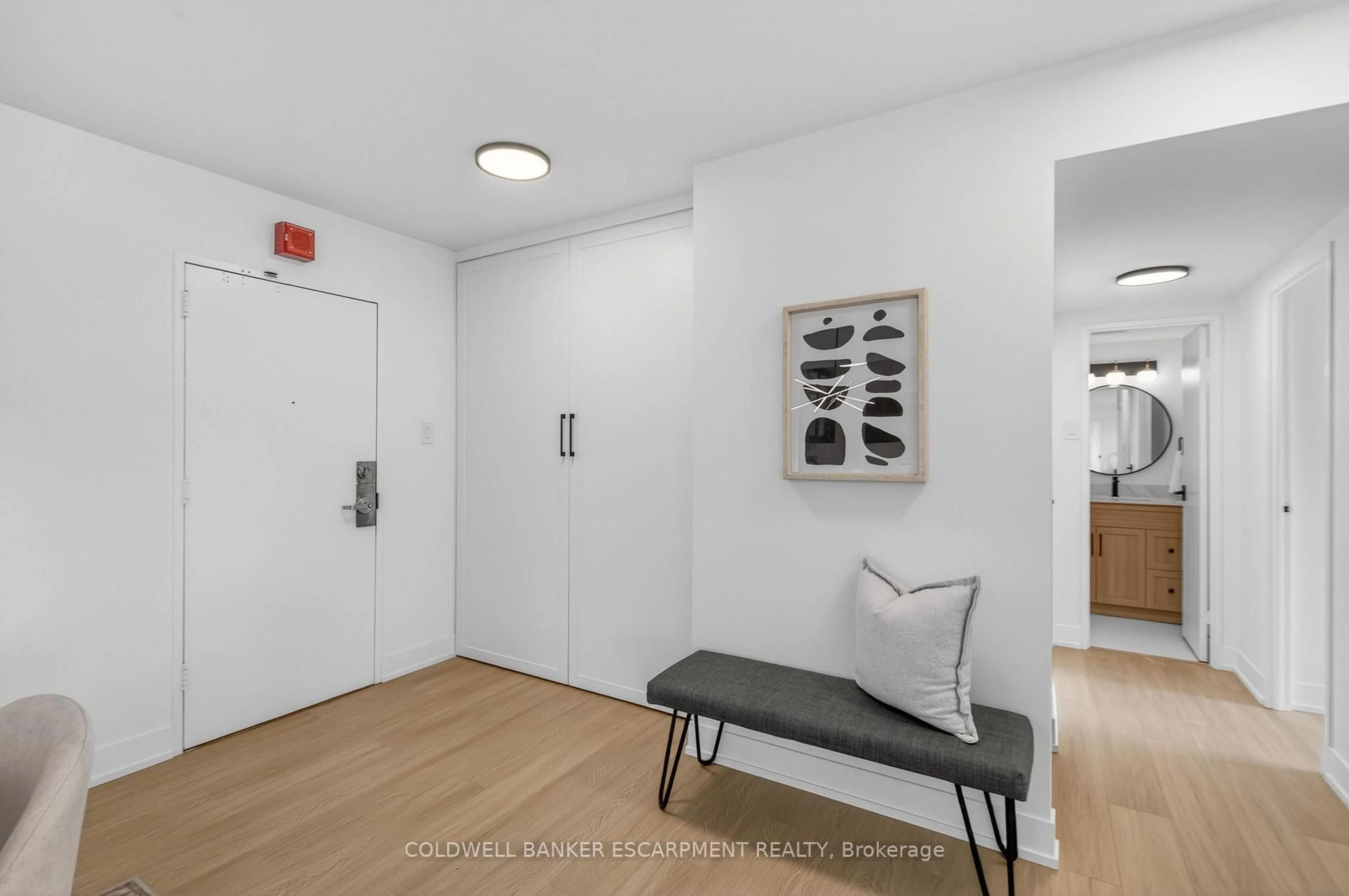 Indoor entryway for 50 Mississauga Valley Blvd #1314, Mississauga Ontario L5A 3S2