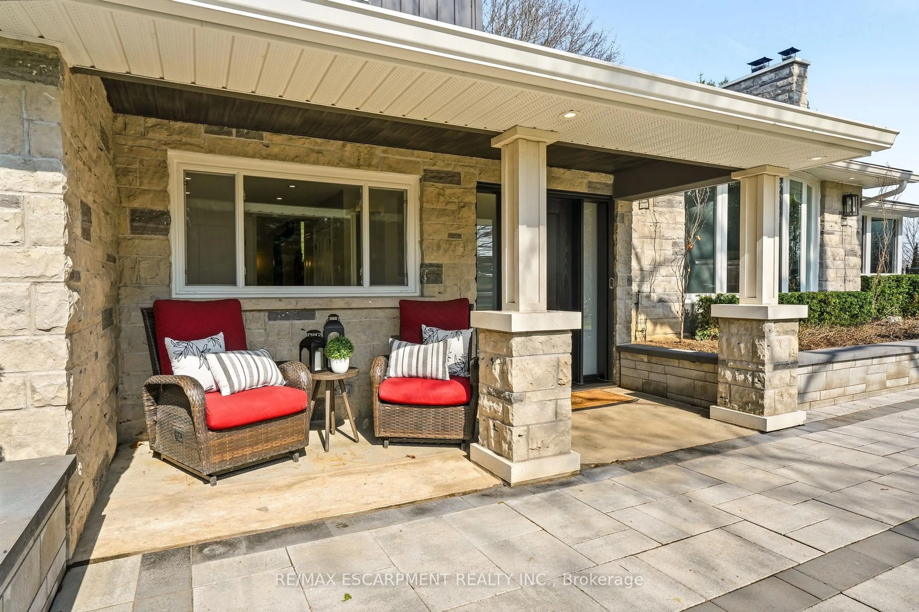 Patio, street for 1189 Britannia Rd, Burlington Ontario L7P 0E7