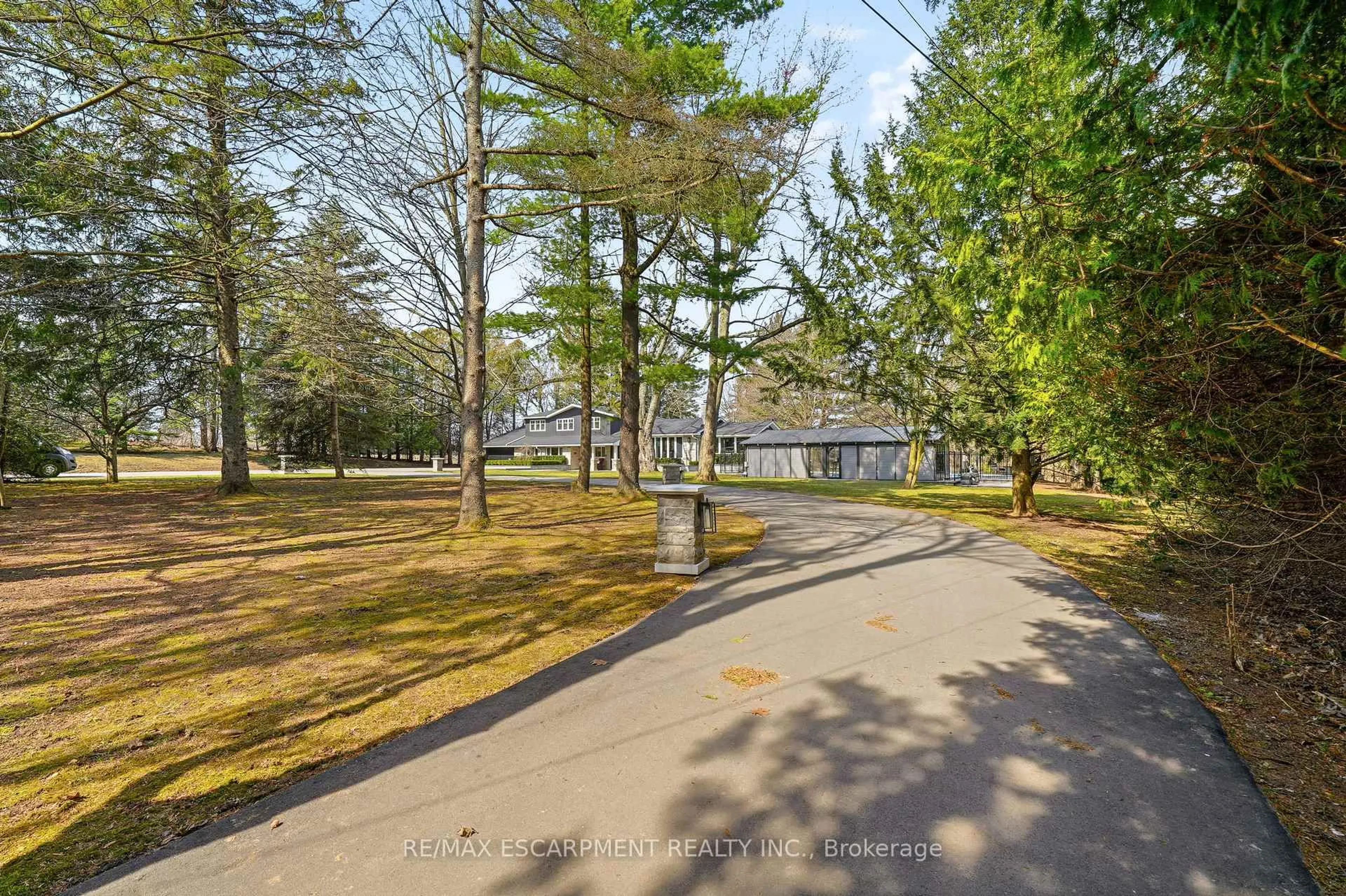 A pic from outside/outdoor area/front of a property/back of a property/a pic from drone, water/lake/river/ocean view for 1189 Britannia Rd, Burlington Ontario L7P 0E7