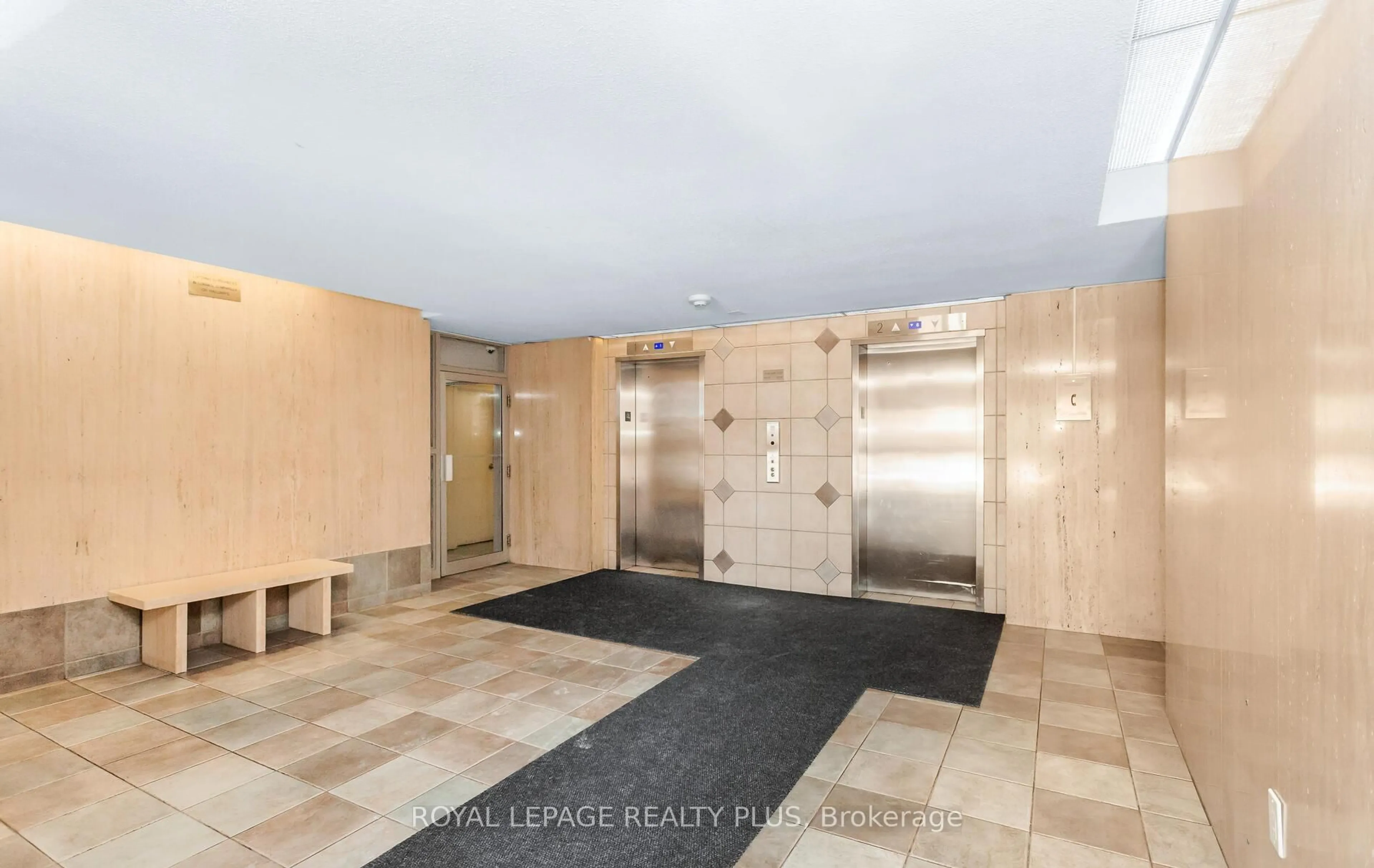 Indoor foyer for 1 Four Winds Dr #1004, Toronto Ontario M3J 2T1