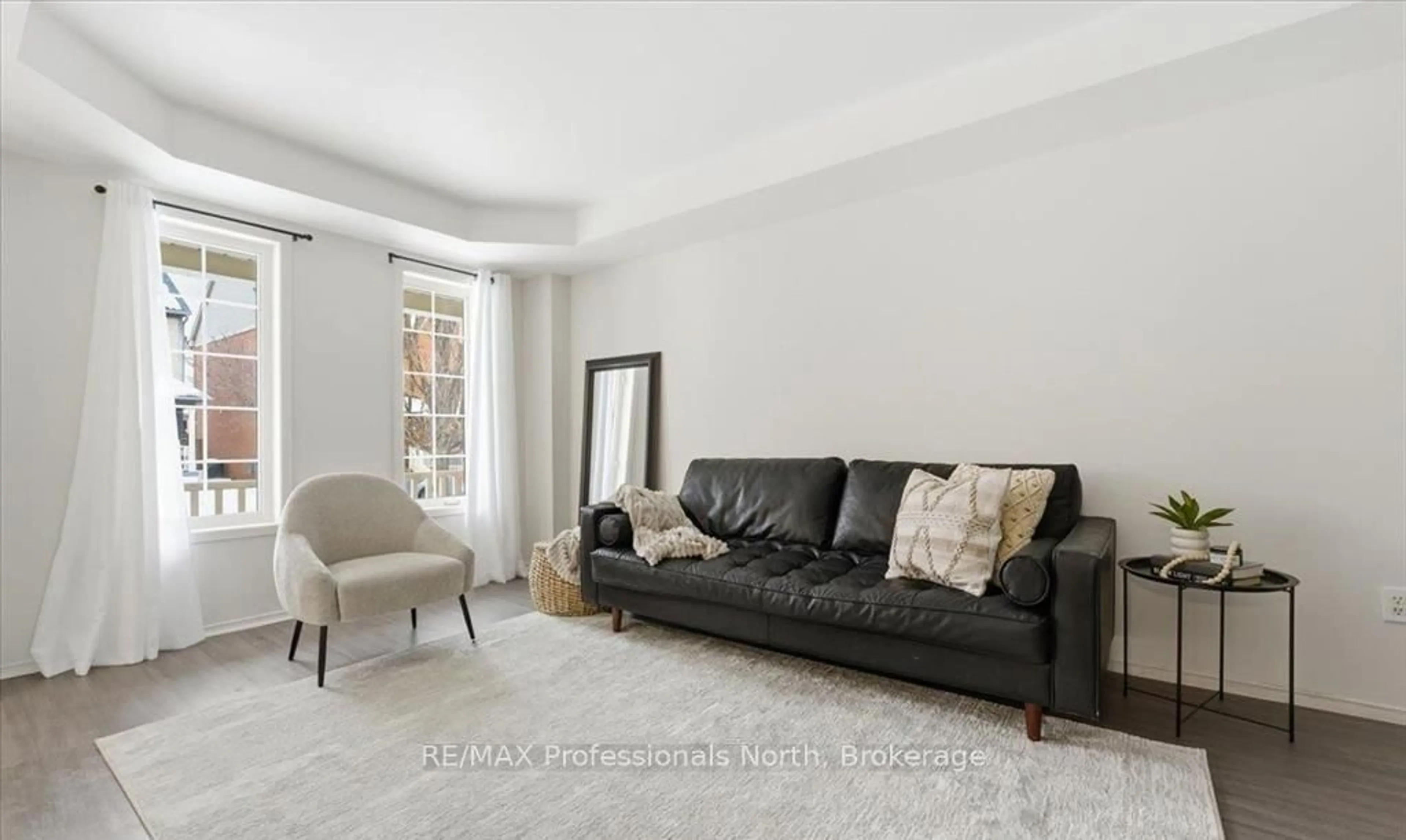 Living room with furniture, unknown for 98 Roxton Rd, Oakville Ontario L6H 6V4