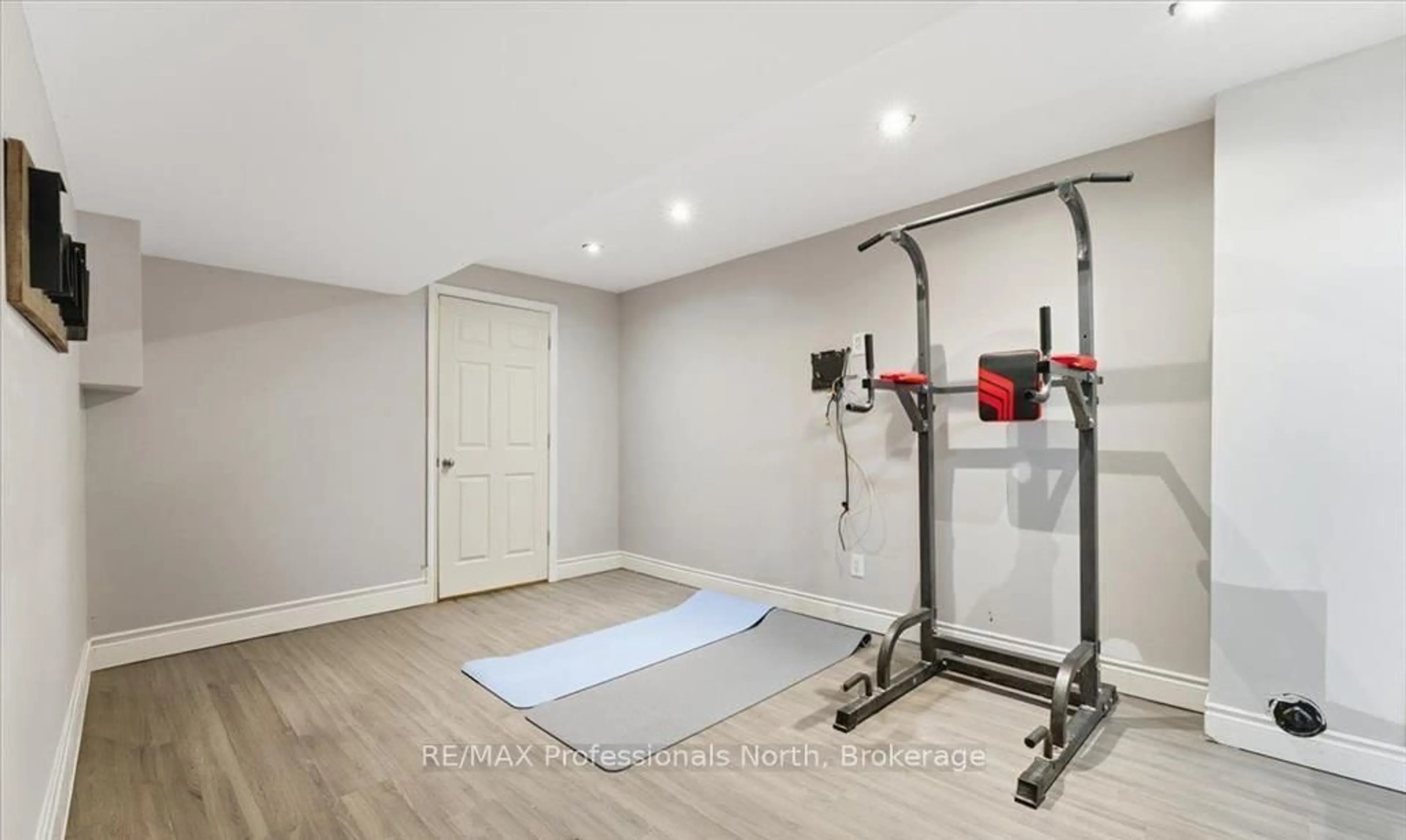 Gym or fitness room for 98 Roxton Rd, Oakville Ontario L6H 6V4