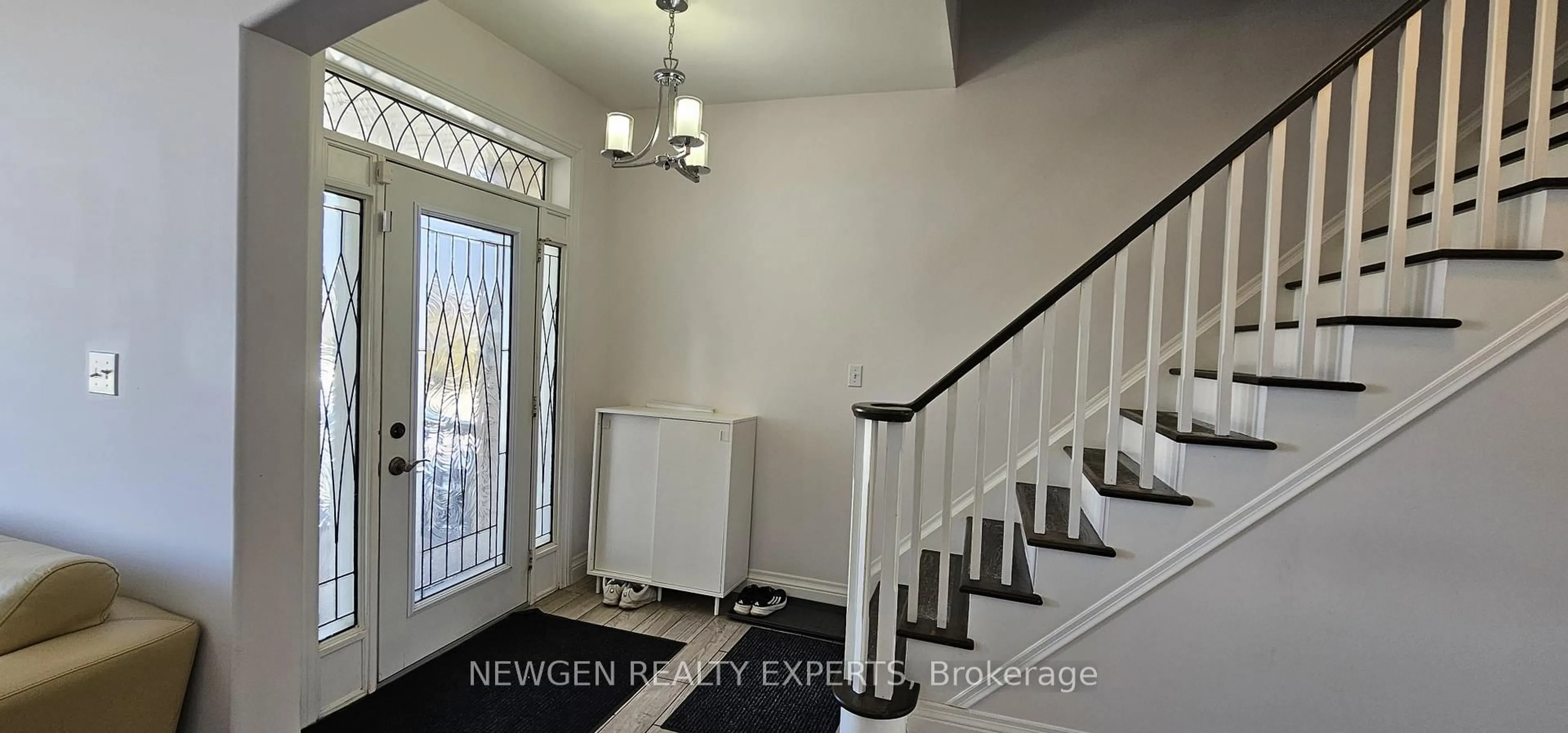 Indoor entryway for 687 Marley Cres, Milton Ontario L9T 5M1