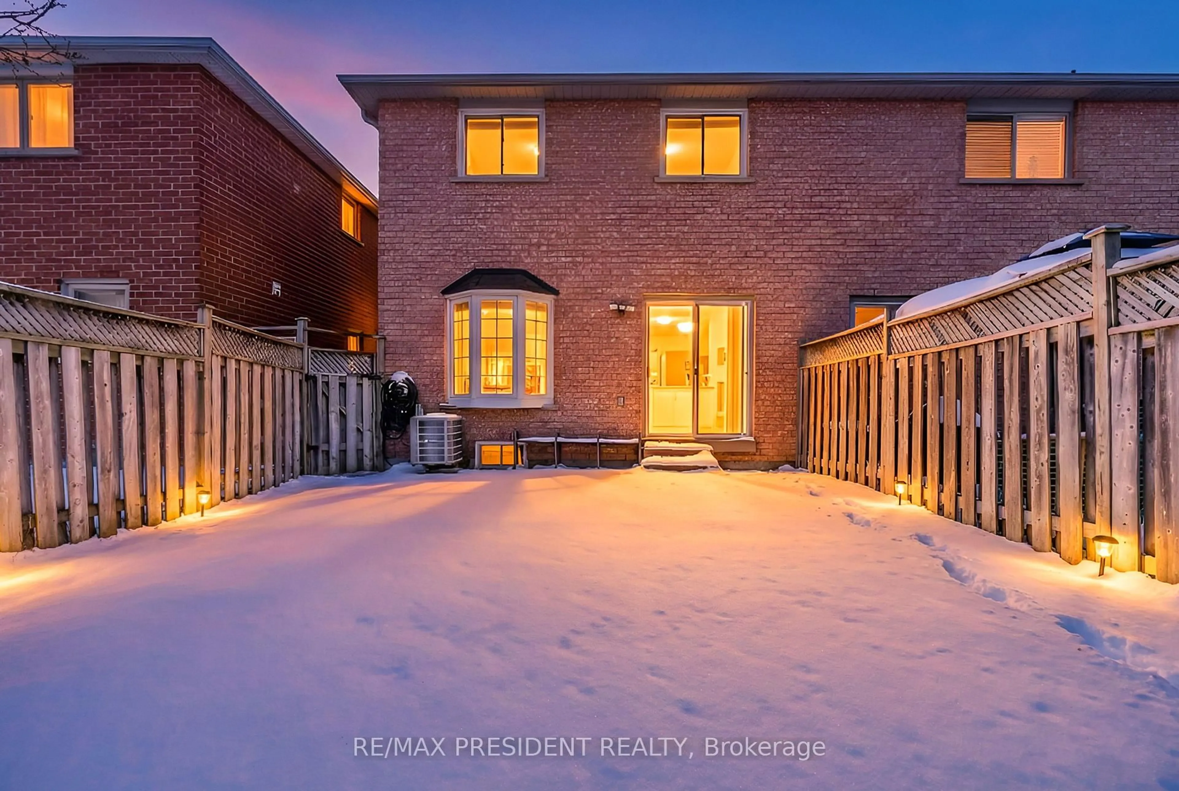 Unknown for 7031 Graydon Crt, Mississauga Ontario L5N 7H4