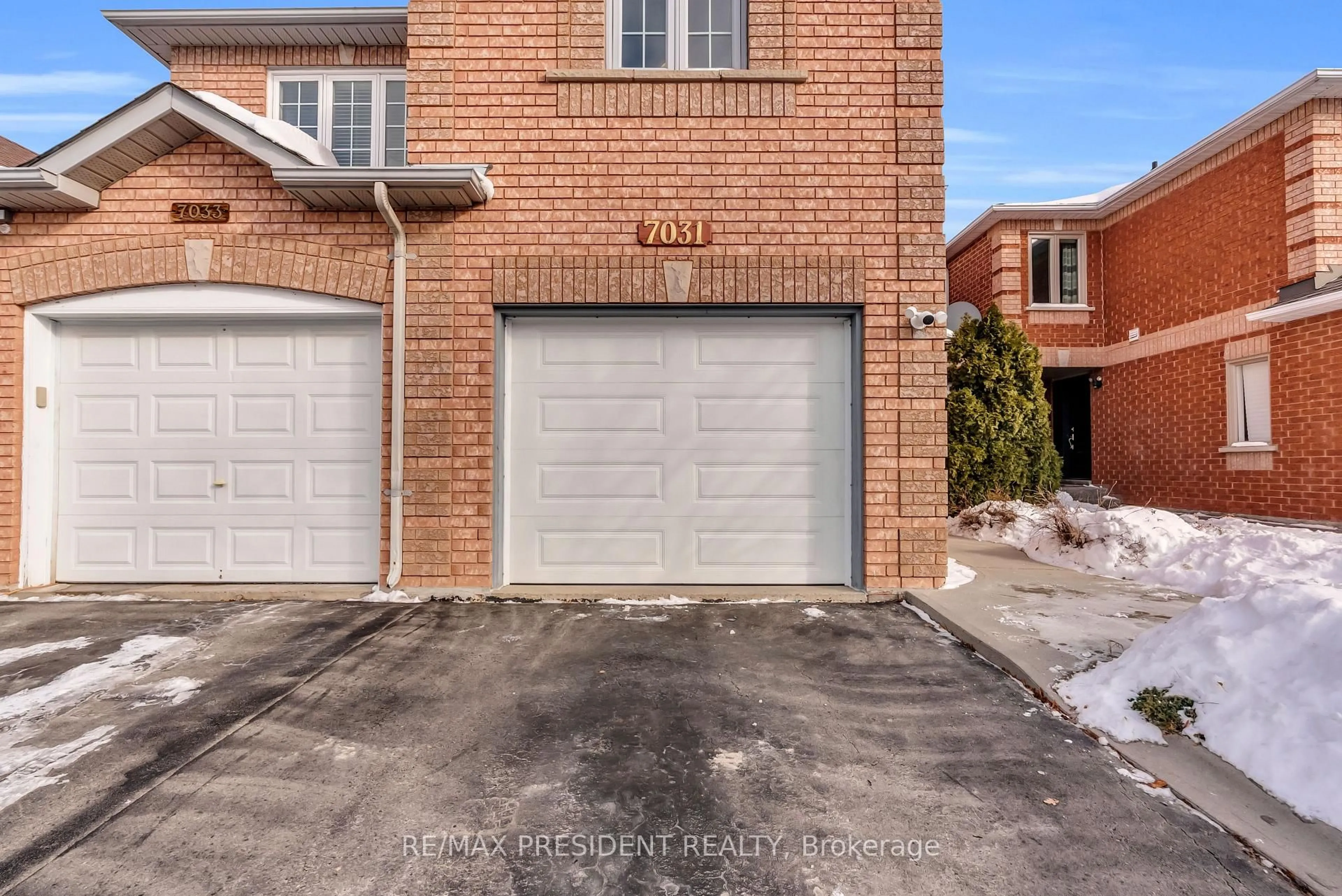 Home with brick exterior material, street for 7031 Graydon Crt, Mississauga Ontario L5N 7H4
