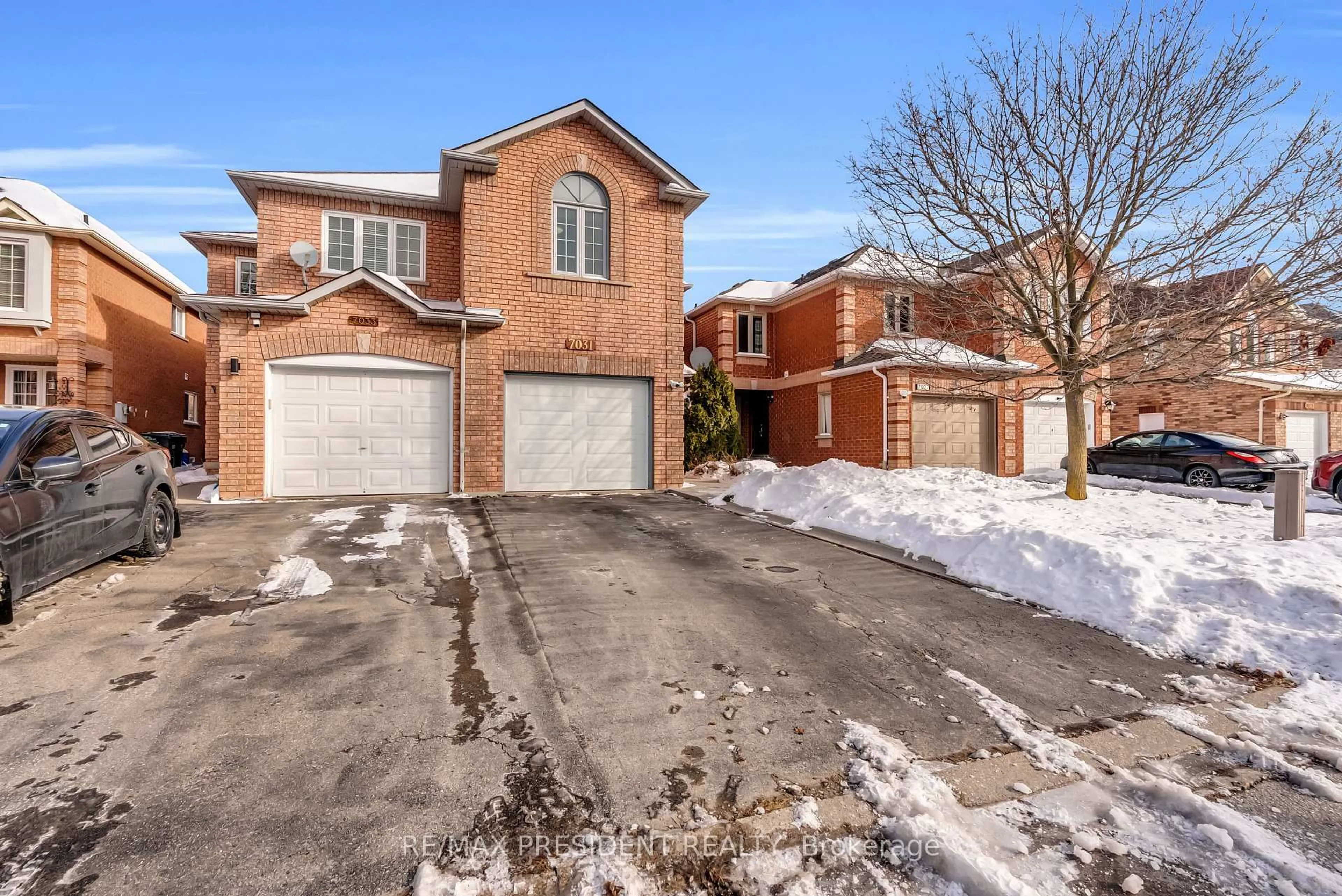 Home with brick exterior material, street for 7031 Graydon Crt, Mississauga Ontario L5N 7H4