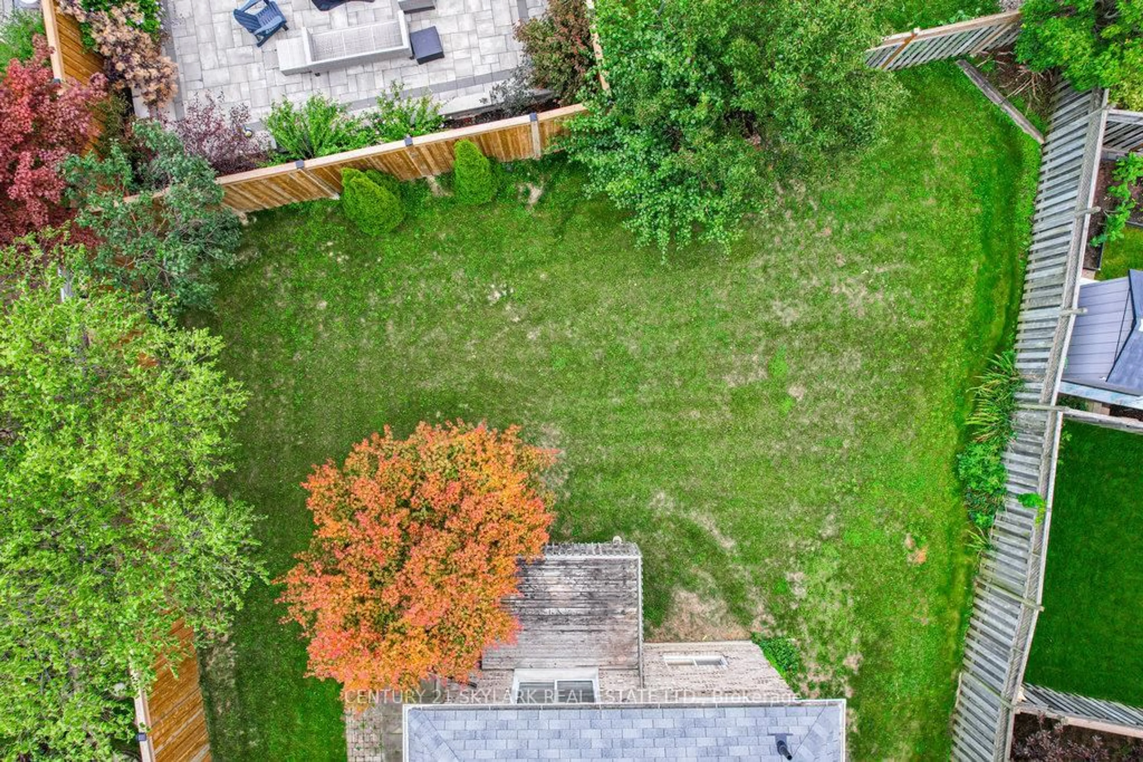 A pic from outside/outdoor area/front of a property/back of a property/a pic from drone, street for 13 Paulette Way, Caledon Ontario L7E 1X2