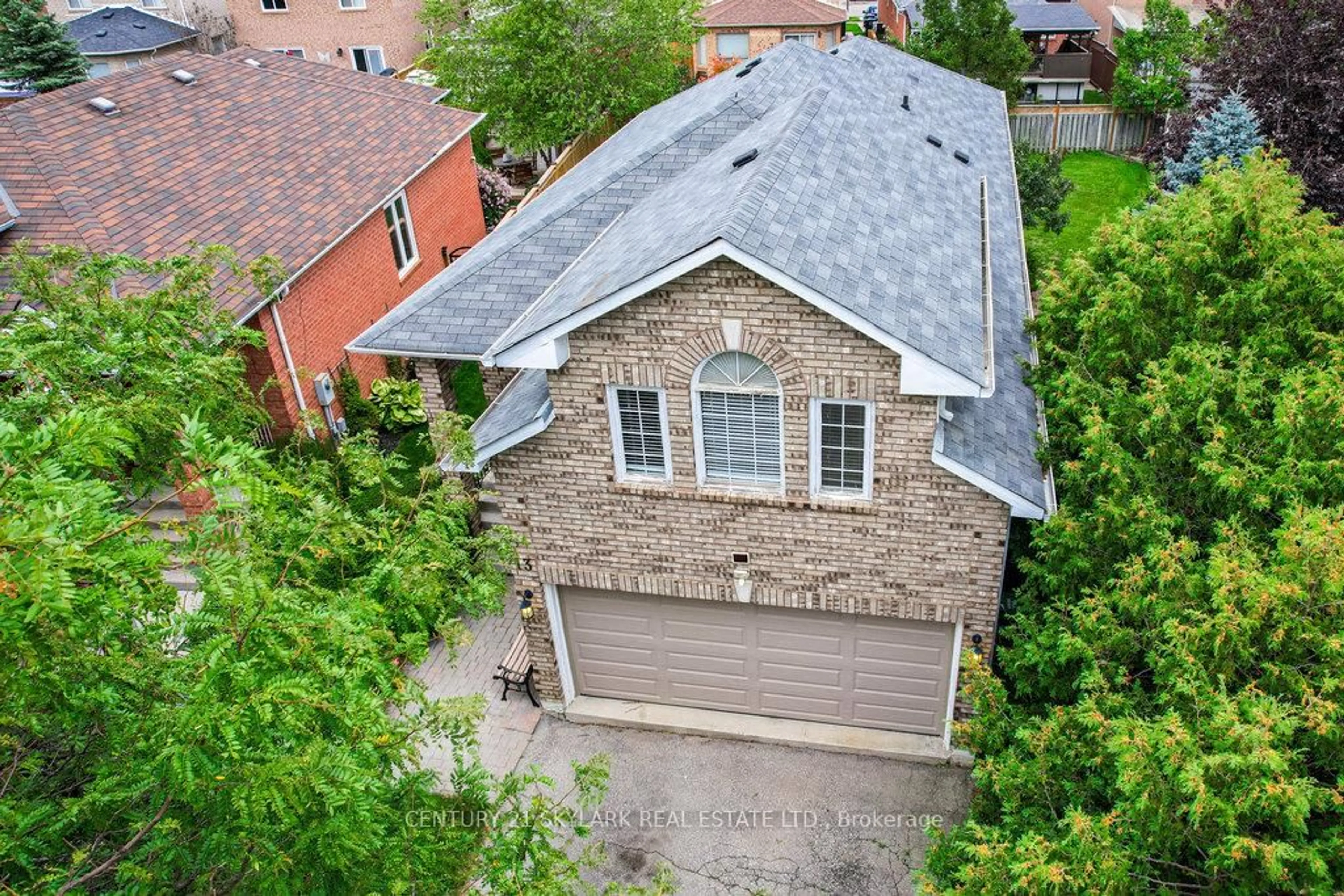 A pic from outside/outdoor area/front of a property/back of a property/a pic from drone, street for 13 Paulette Way, Caledon Ontario L7E 1X2