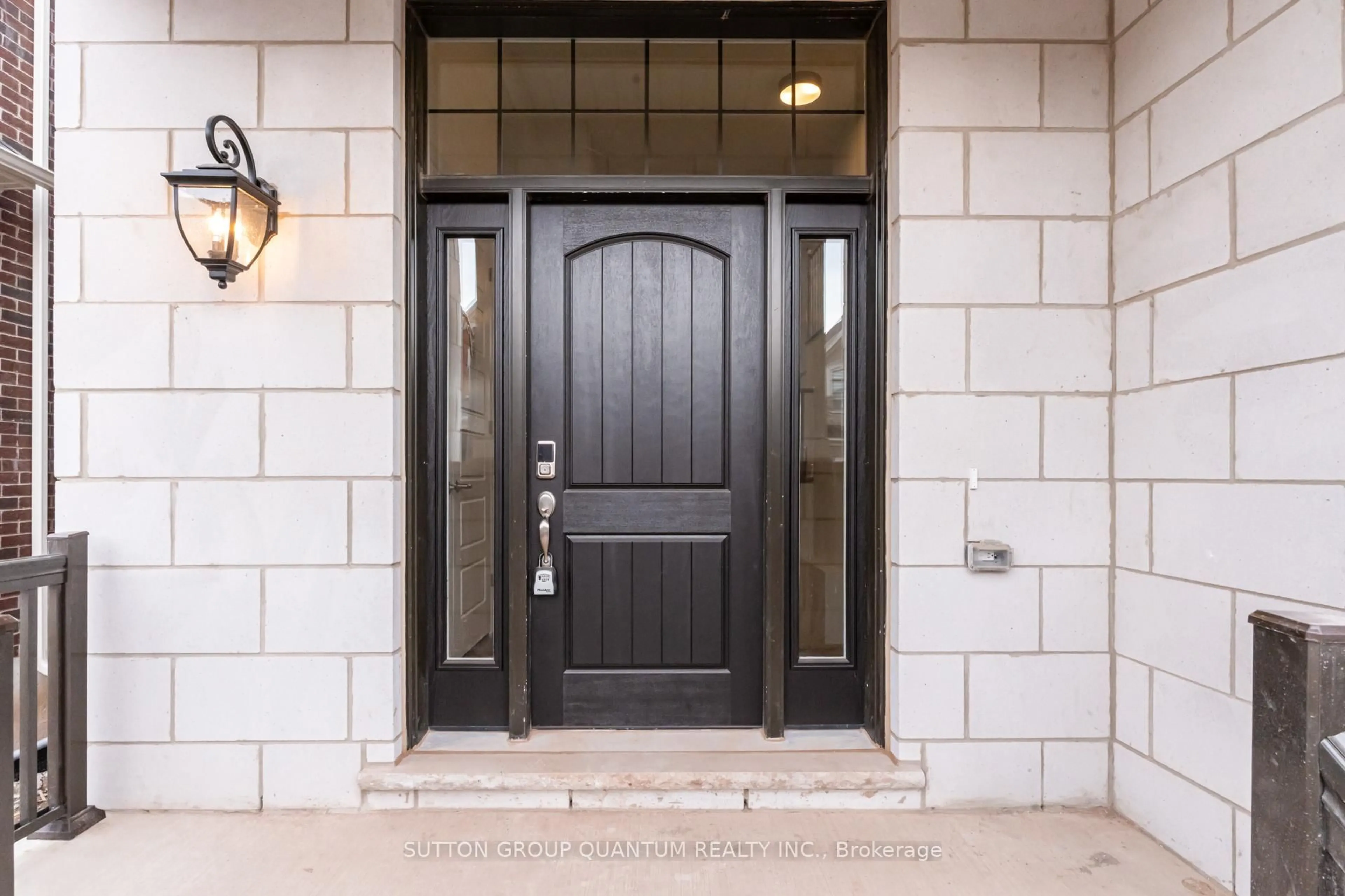 Indoor entryway for 1231 Black Bear Tr, Oakville Ontario L6H 8B2