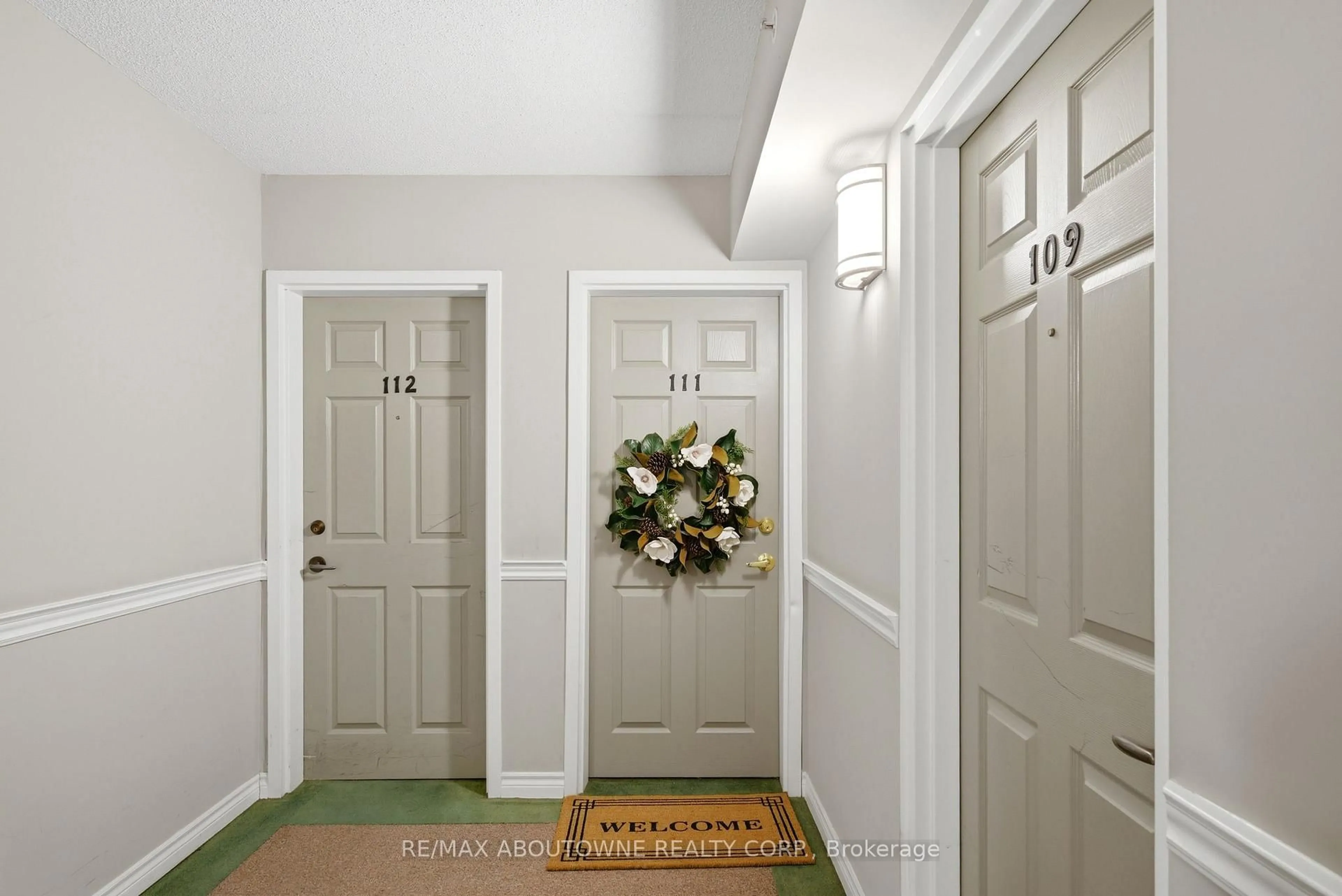 Indoor entryway for 4015 Kilmer Dr #111, Burlington Ontario L7M 4M4