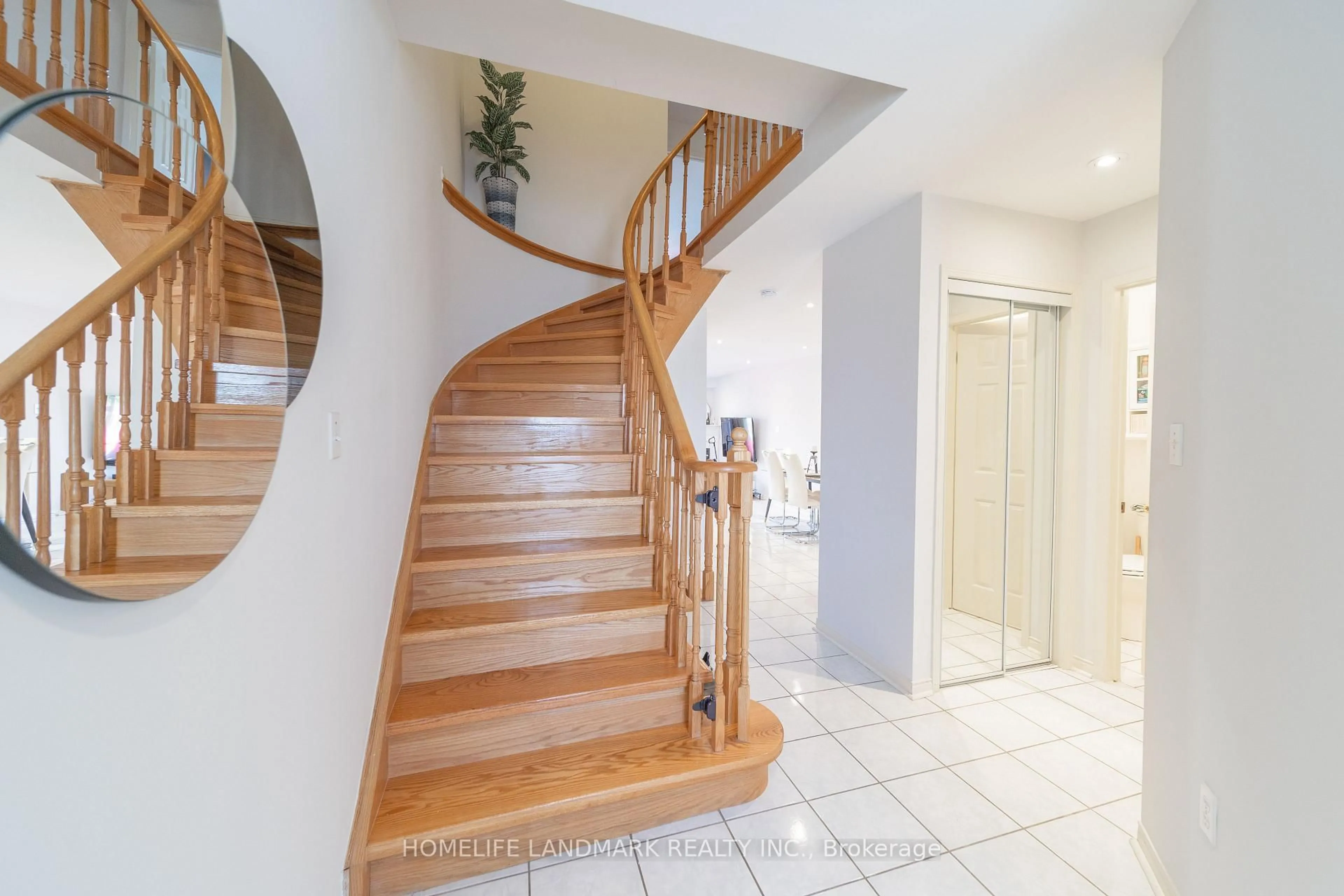 Stairs for 5420 Fallingbrook Dr #56, Mississauga Ontario L5V 2H6