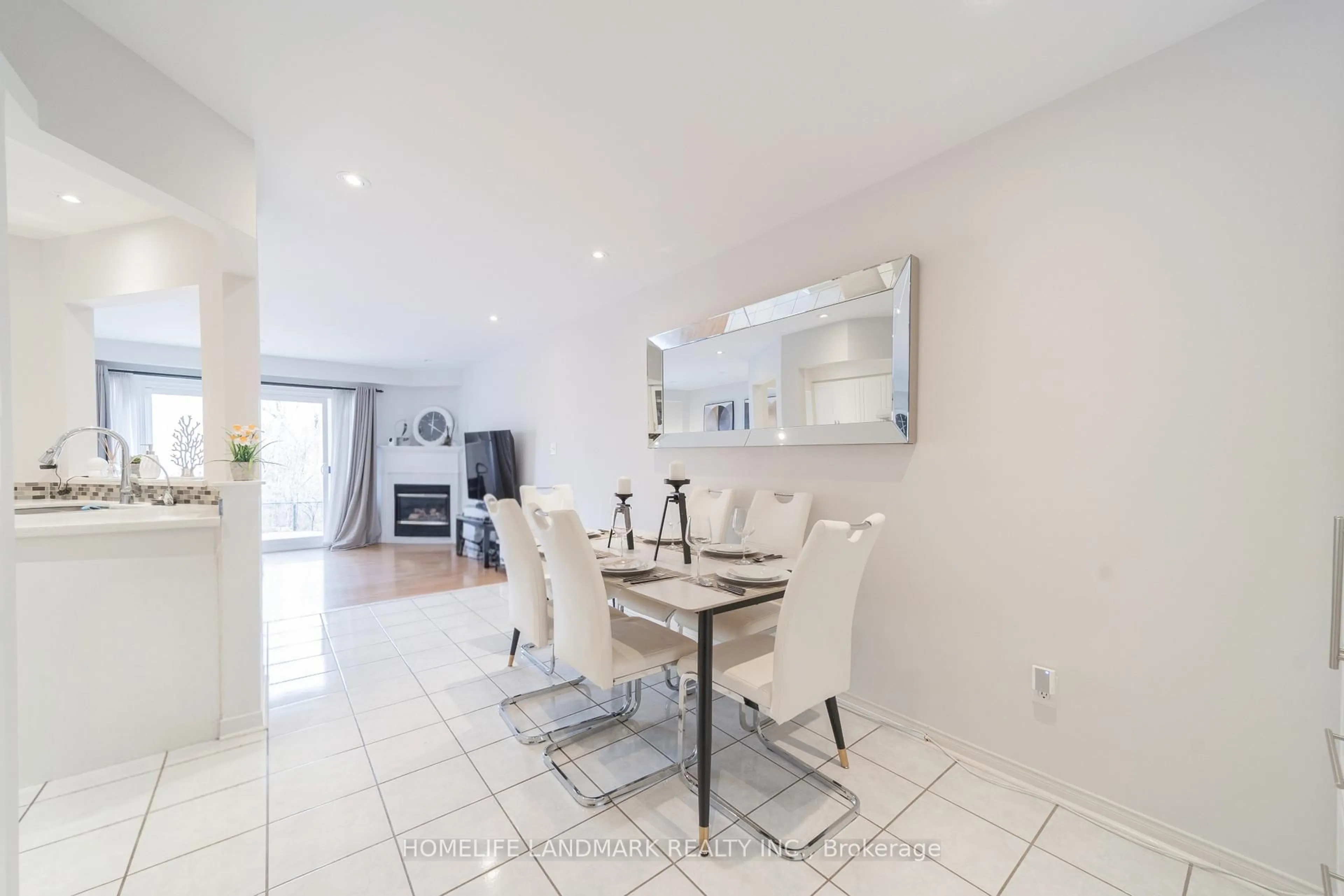 Dining room, ceramic/tile floor for 5420 Fallingbrook Dr #56, Mississauga Ontario L5V 2H6