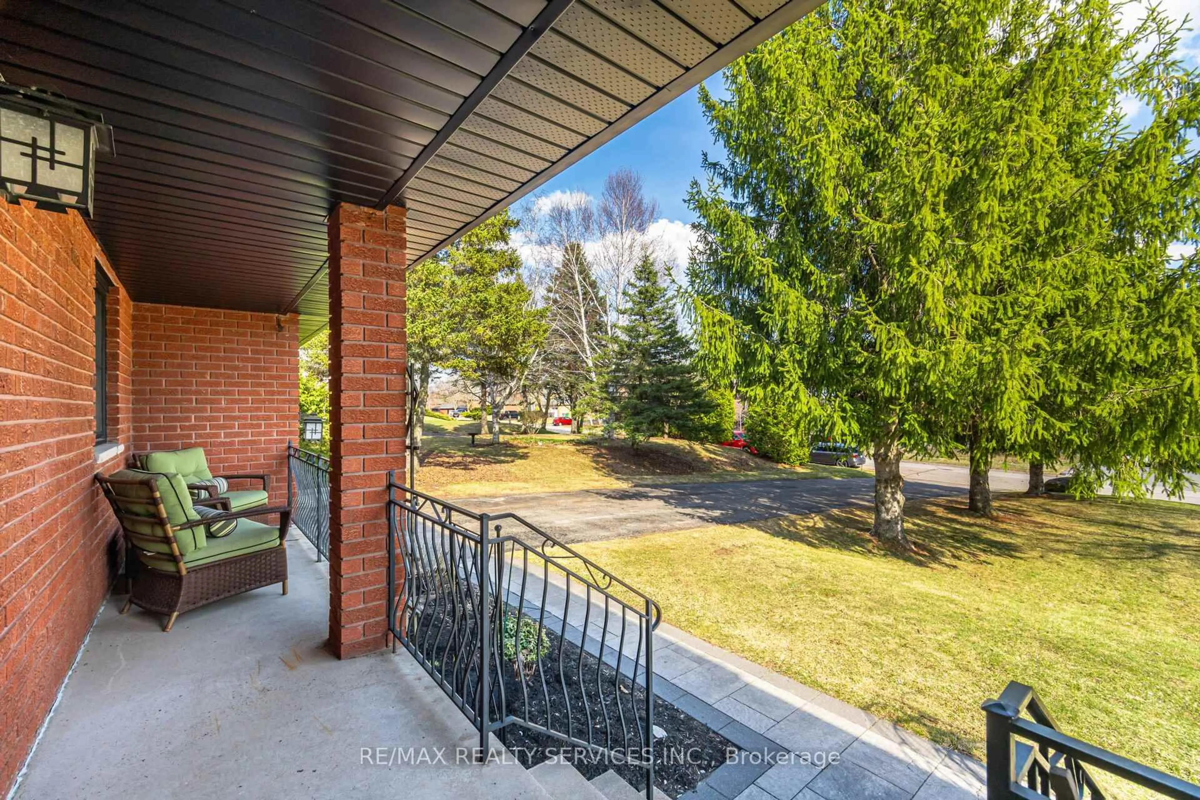 Patio, unknown for 38 Marilyn St, Caledon Ontario L7C 1H5
