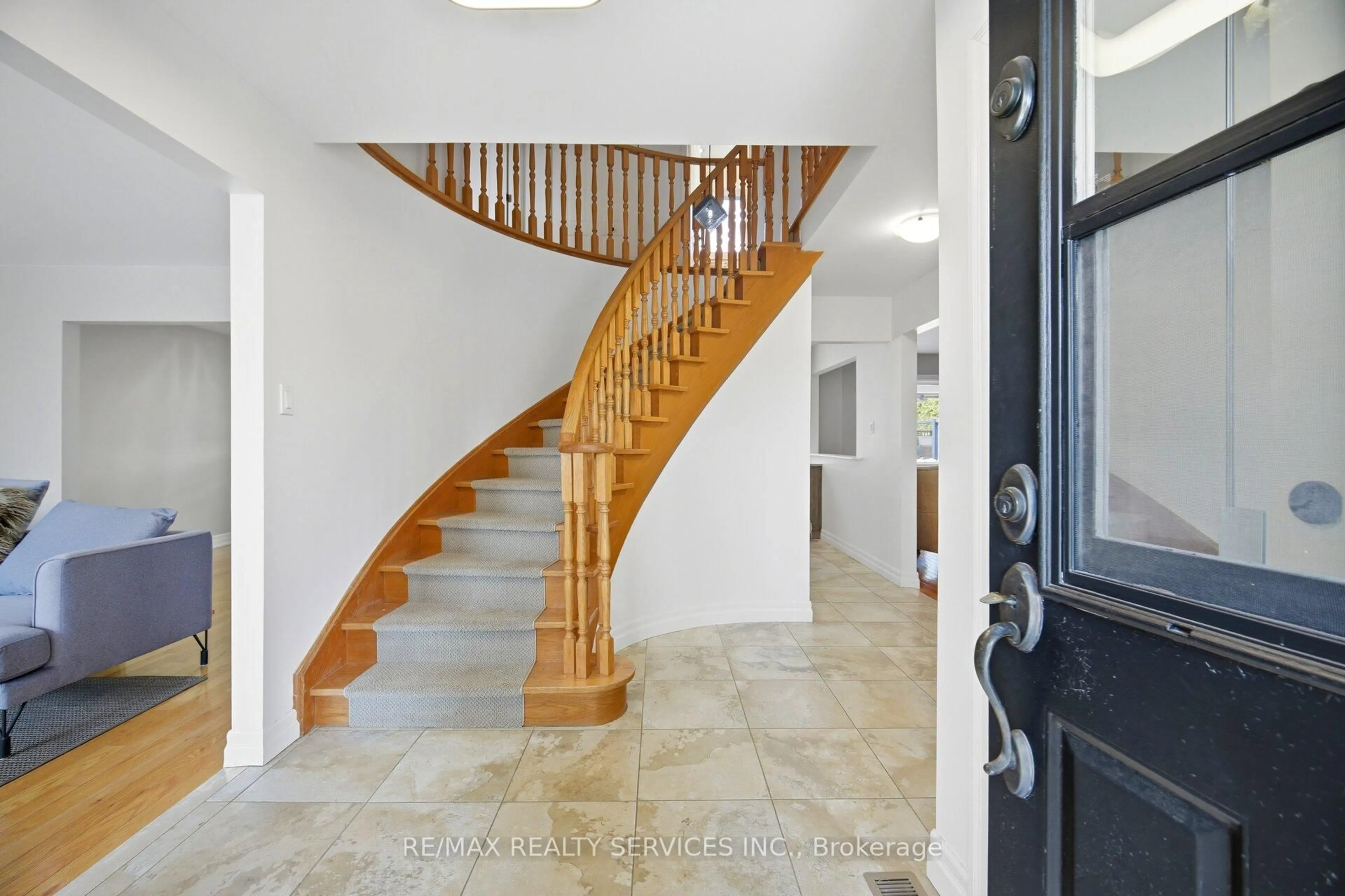 Unknown for 38 Marilyn St, Caledon Ontario L7C 1H5