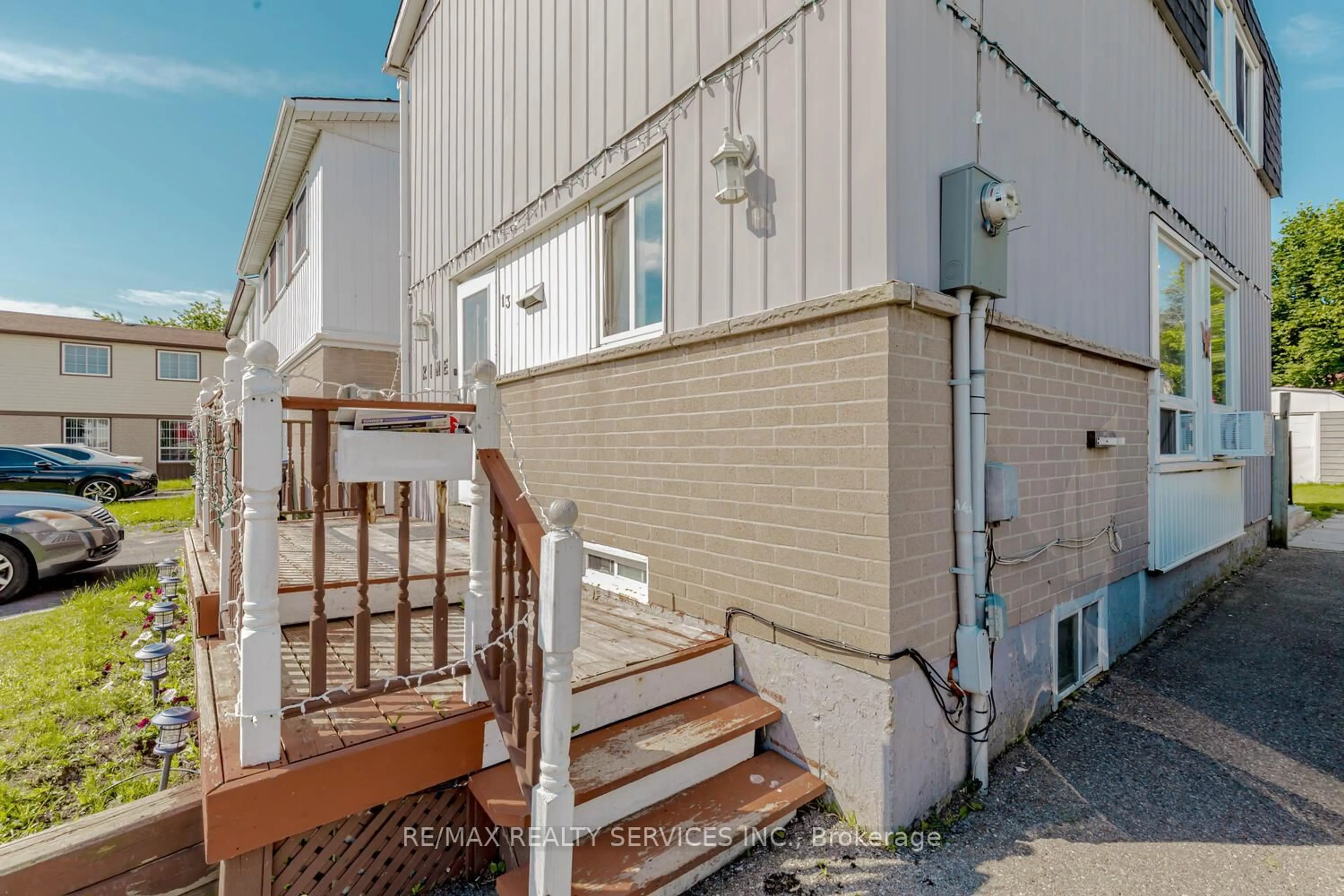 Home with vinyl exterior material, street for 13 Greenbush Crt, Brampton Ontario L6S 2K2