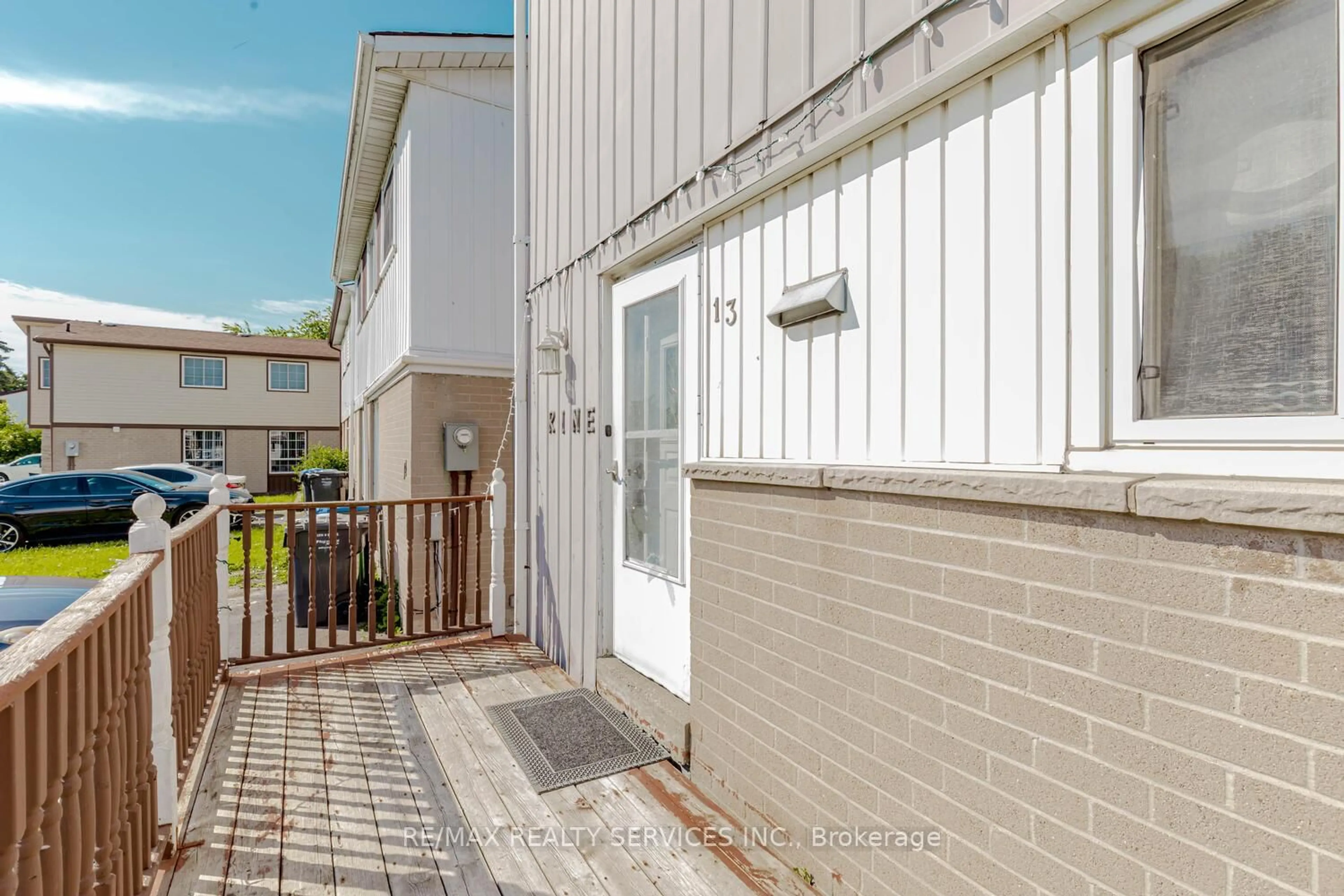 Unknown for 13 Greenbush Crt, Brampton Ontario L6S 2K2