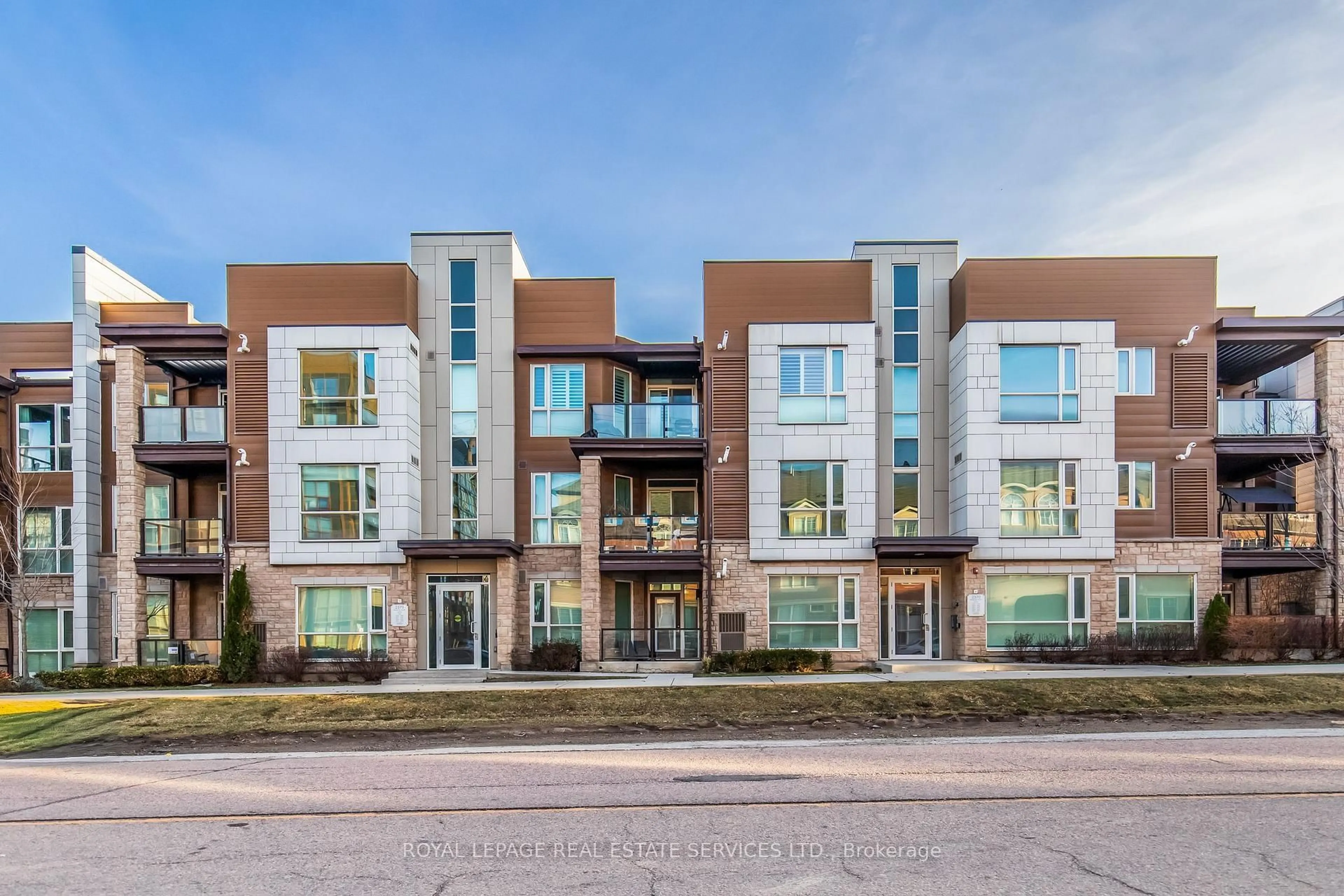 Home with brick exterior material, unknown for 2370 Khalsa Gate #304, Oakville Ontario L6M 1P5