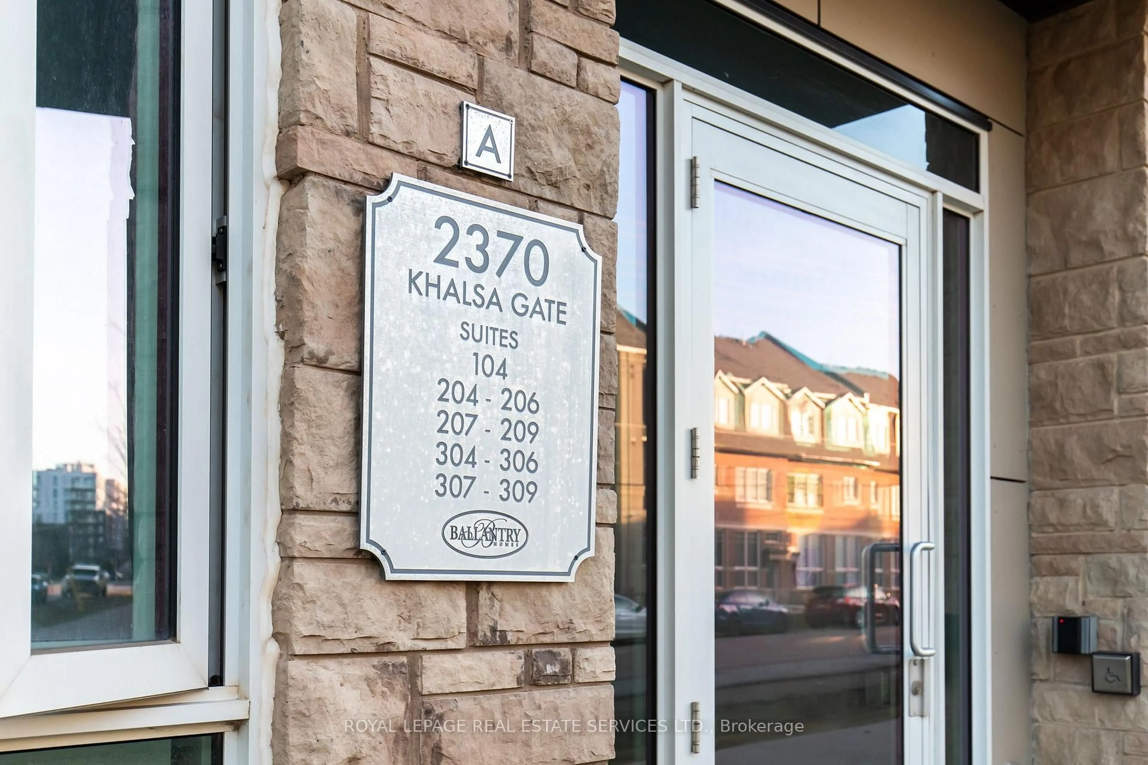 Unknown for 2370 Khalsa Gate #304, Oakville Ontario L6M 1P5