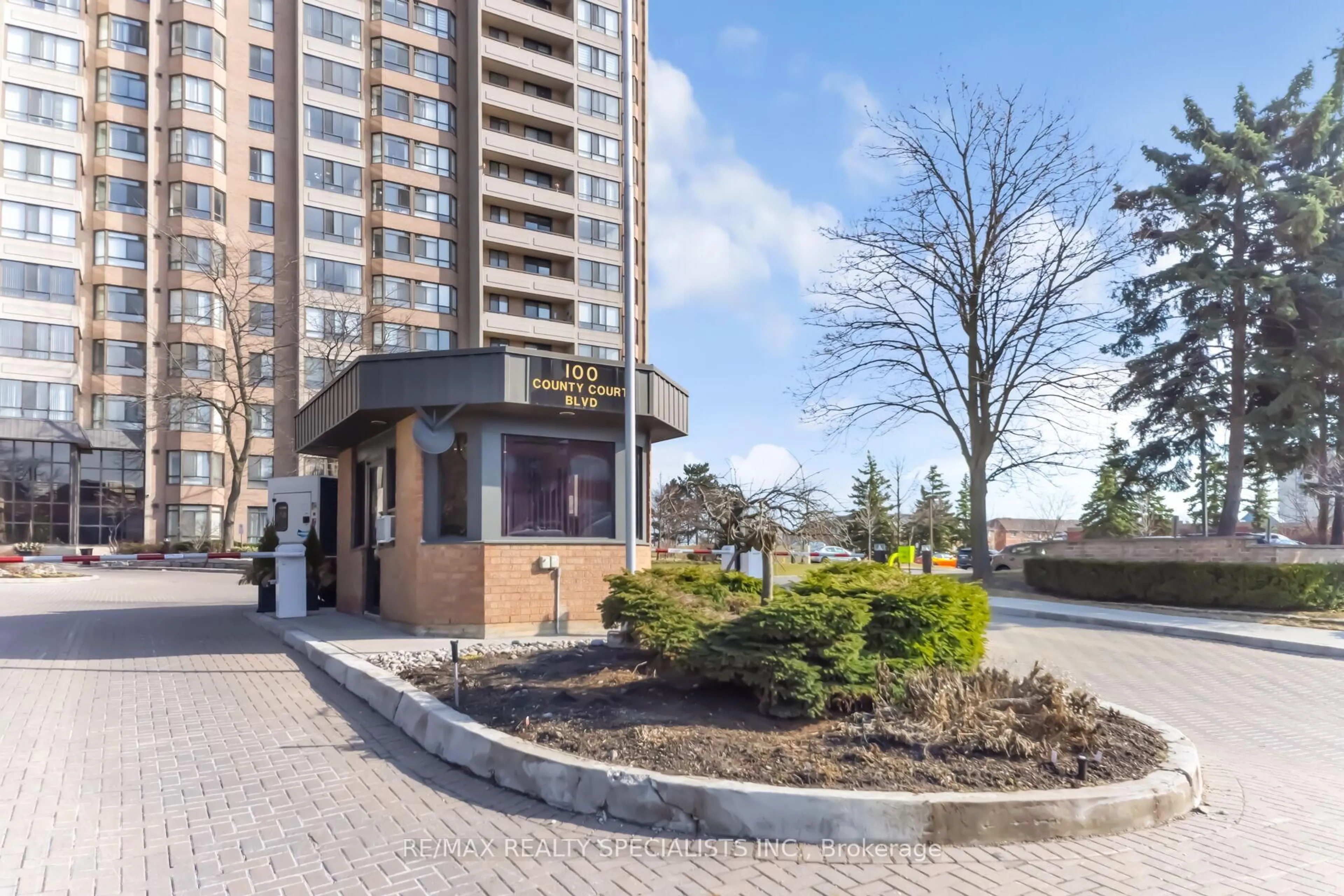 Patio, street for 100 County Court Blvd #1604, Brampton Ontario L6W 3X1