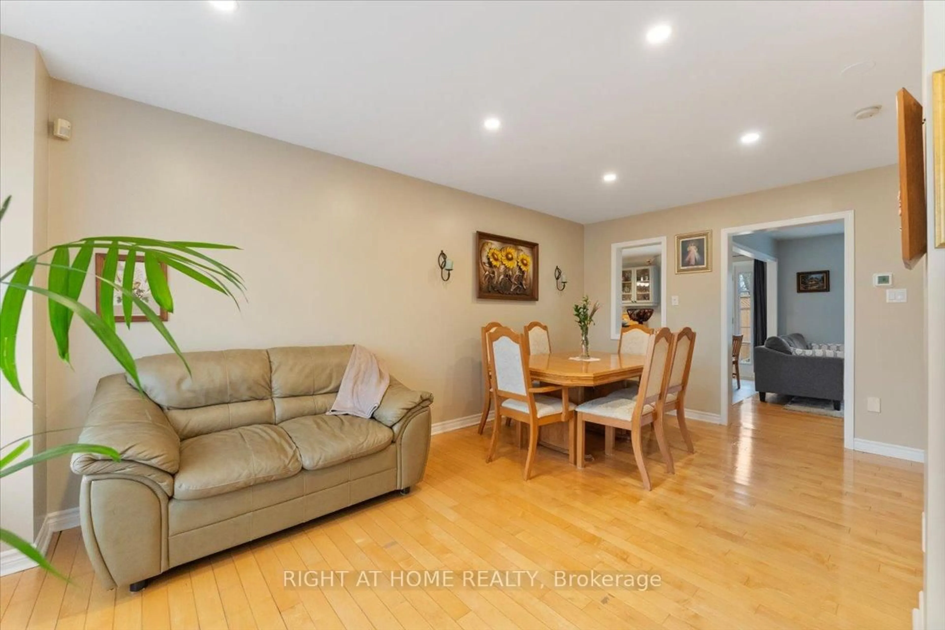 Living room with furniture, wood/laminate floor for 2356 Proudfoot Tr, Oakville Ontario L6M 3Y2