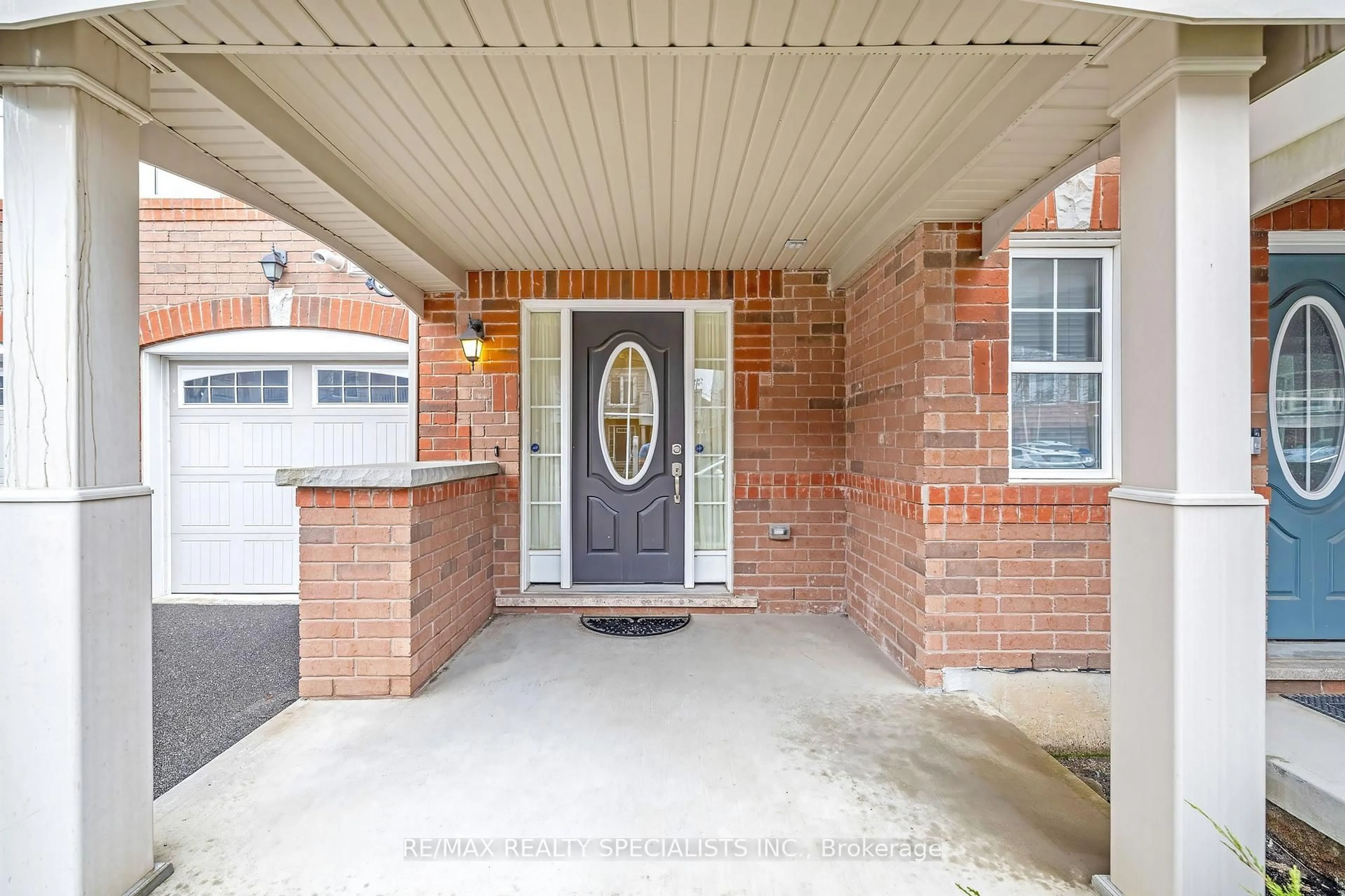 Indoor entryway for 562 Pharo Pt, Milton Ontario L9T 8H7