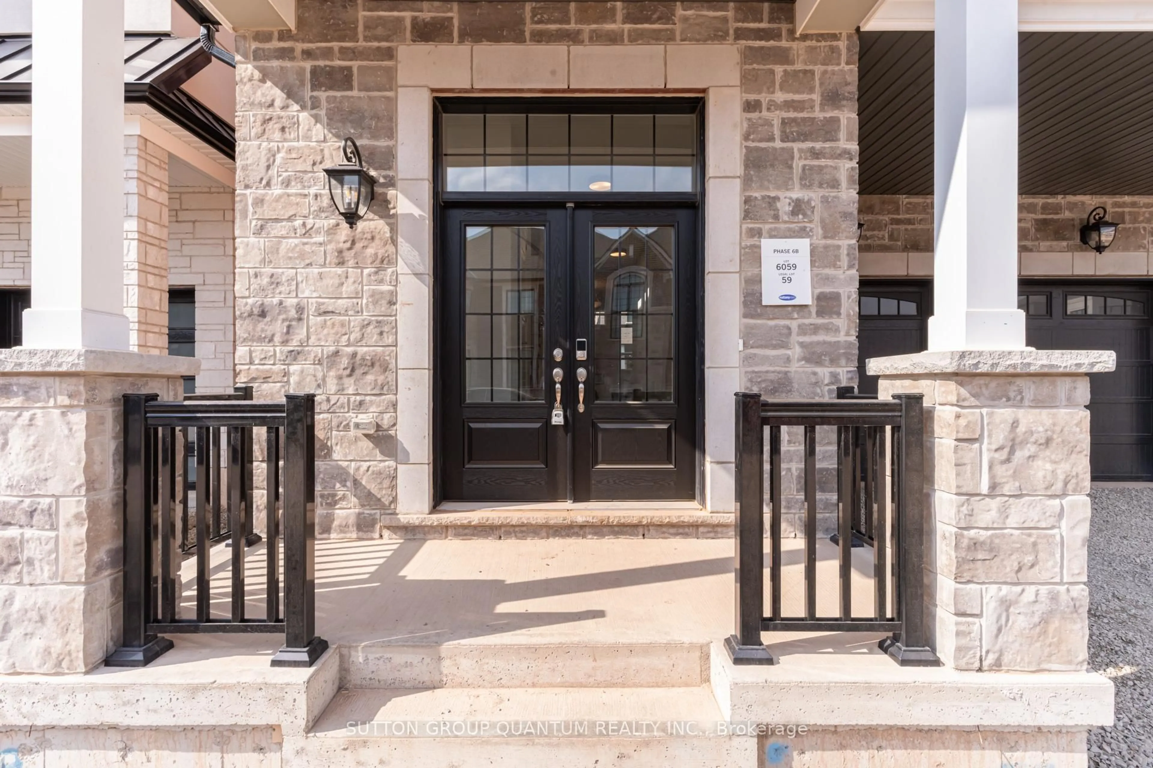 Indoor entryway for 3306 Wolverine Path, Oakville Ontario L6H 8B1